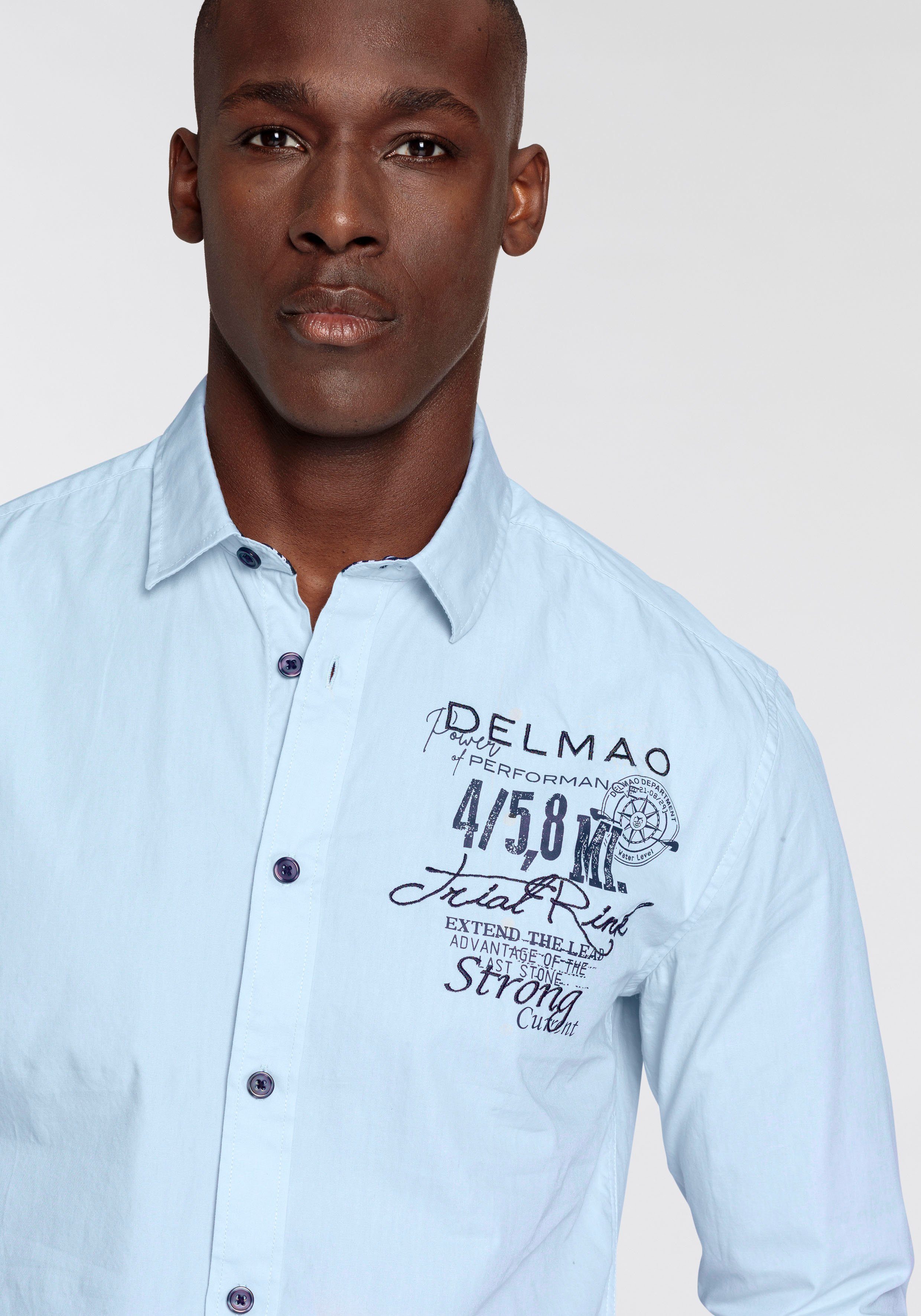 DELMAO Langarmhemd mit Print und Stickerei günstig online kaufen
