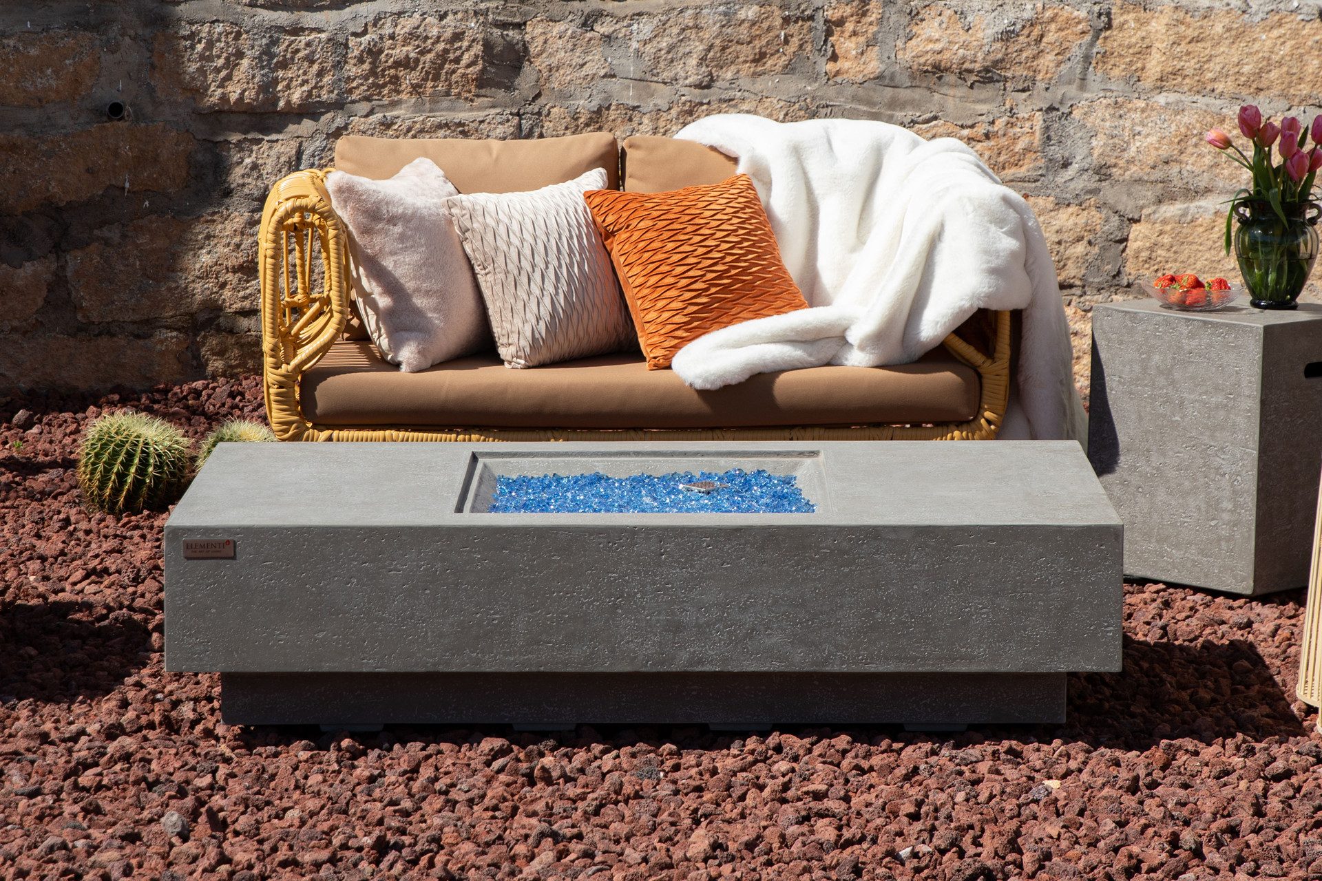 ELEMENTI Feuertisch MONTE CARLO Feuerstelle aus Beton - Komplett-Set mit Zubehör, (SET, 1-St., inkl. mehreren Komponenten), Beton,(152x81x35cm)