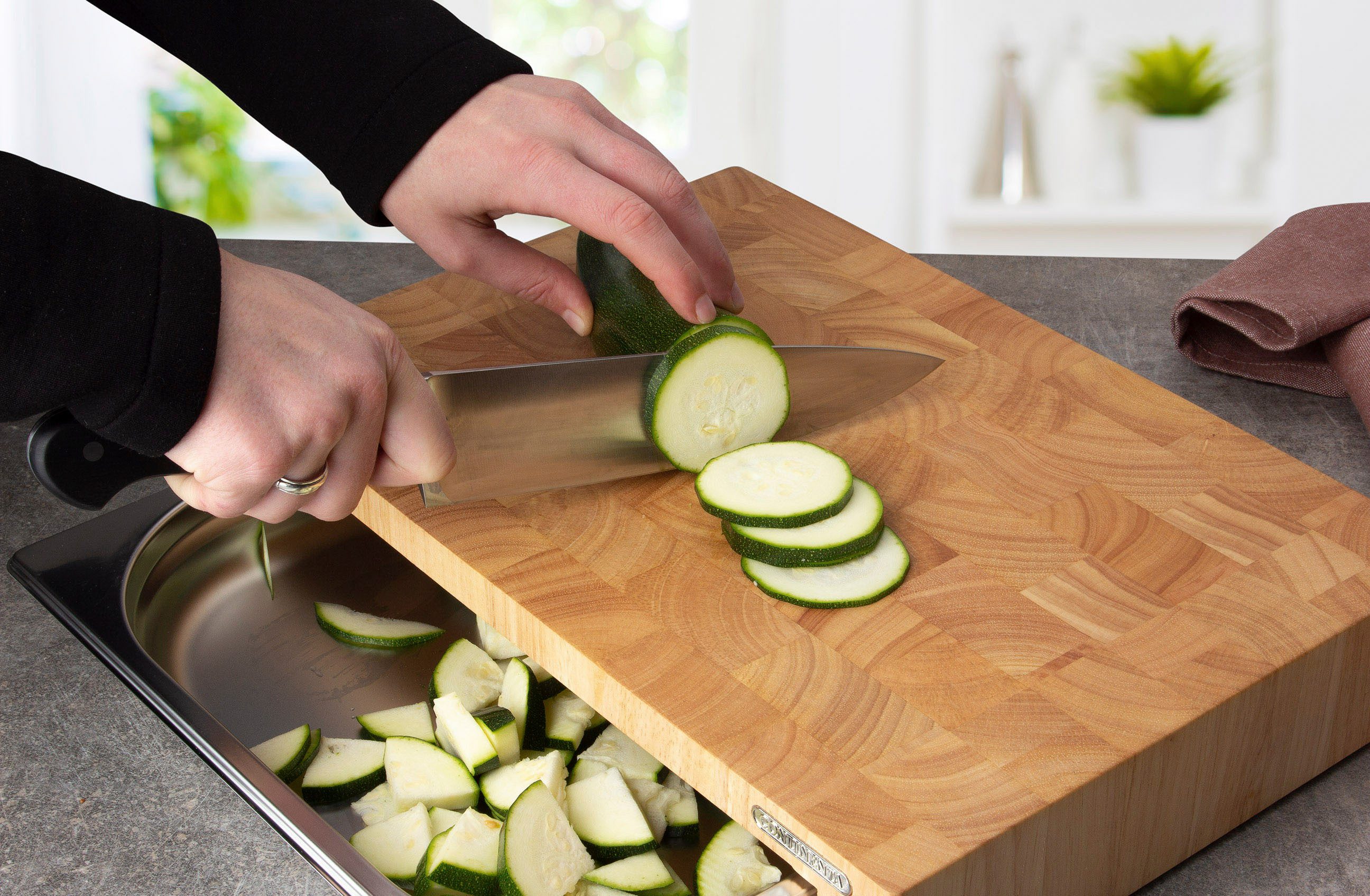 Continenta Schneidebrett, Massivholz, Handarbeit, mit Edelstahlschublade