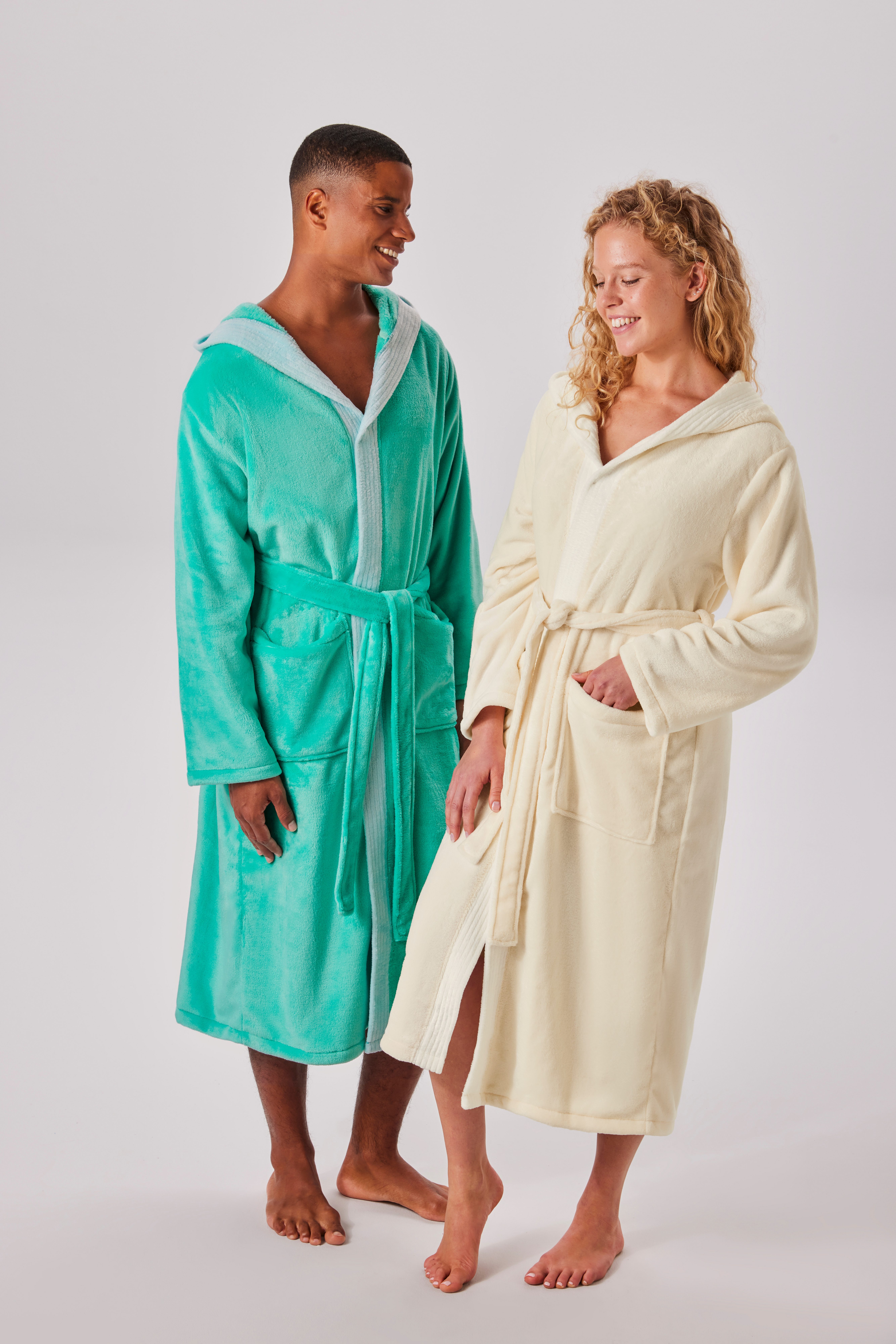OTTO home Unisex-Bademantel Miia, ideal für Sauna, Spa & im Urlaub, Langform, Microfaser, Kapuze, Gürtel, weich und kuschelig, plüsch, für Damen und Herren, S-XL