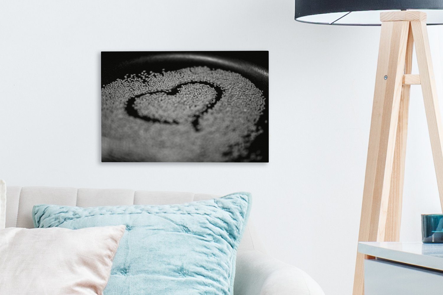 Leinwandbild Wandbild in Sesamsamen und in Herzform schwarz (1 einer St), OneMillionCanvasses® Leinwandbilder, Aufhängefertig, cm 30x20 - weiß, einem Wanddeko, Pfanne Haufen