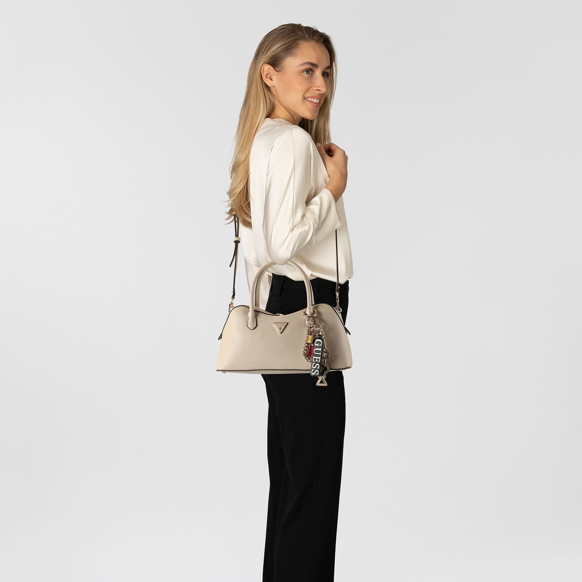 Guess Schultertasche Davina, Polyurethan günstig online kaufen