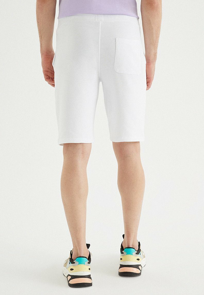 CORE LONDON (1-tlg) WESTMARK White Shorts SHORTS