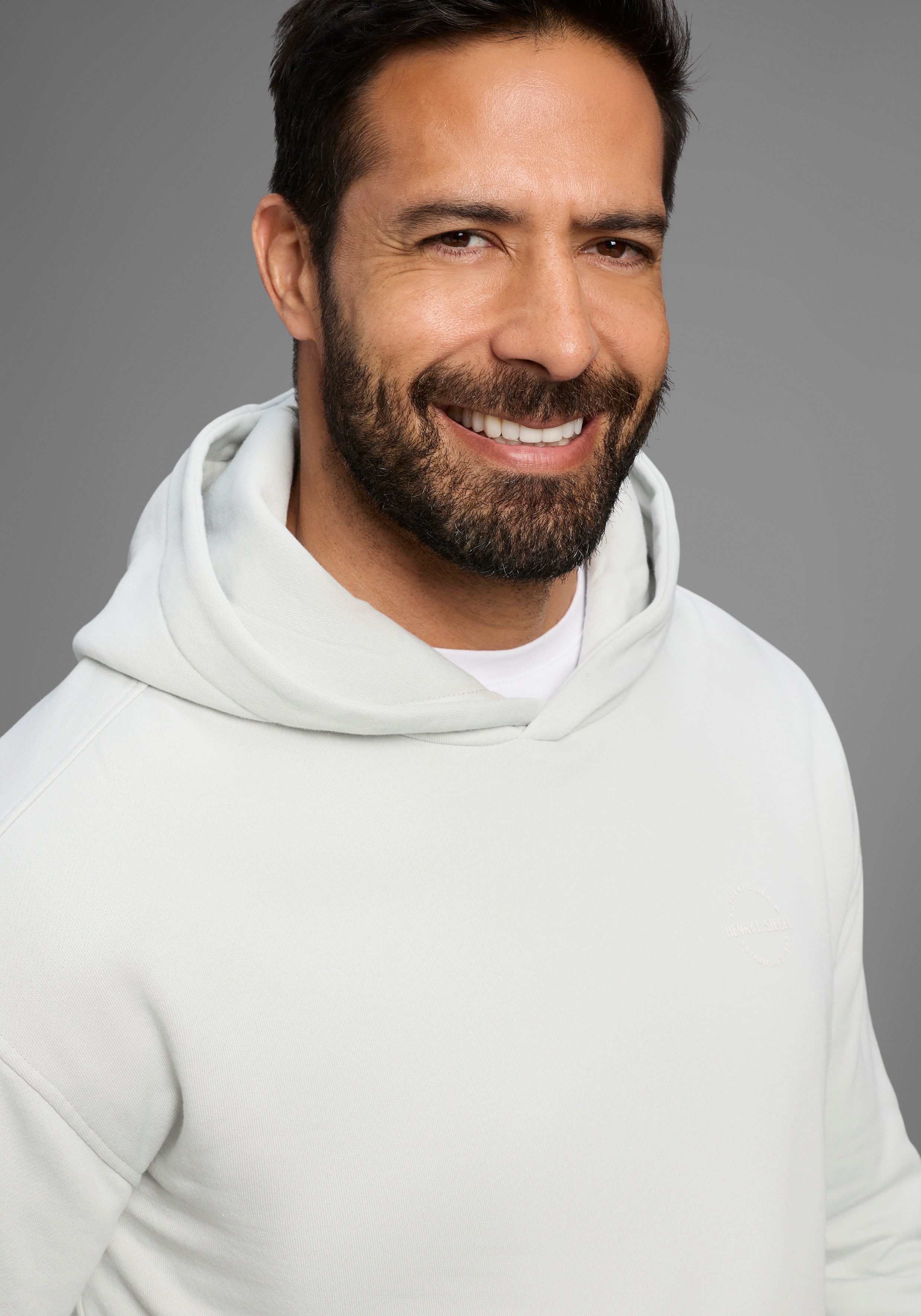 H.I.S Kapuzensweatshirt ohne Kordeln an der Kapuze. Reduzierter Preis € 19,00. Unverbindliche Preisempfehlung € 29,99