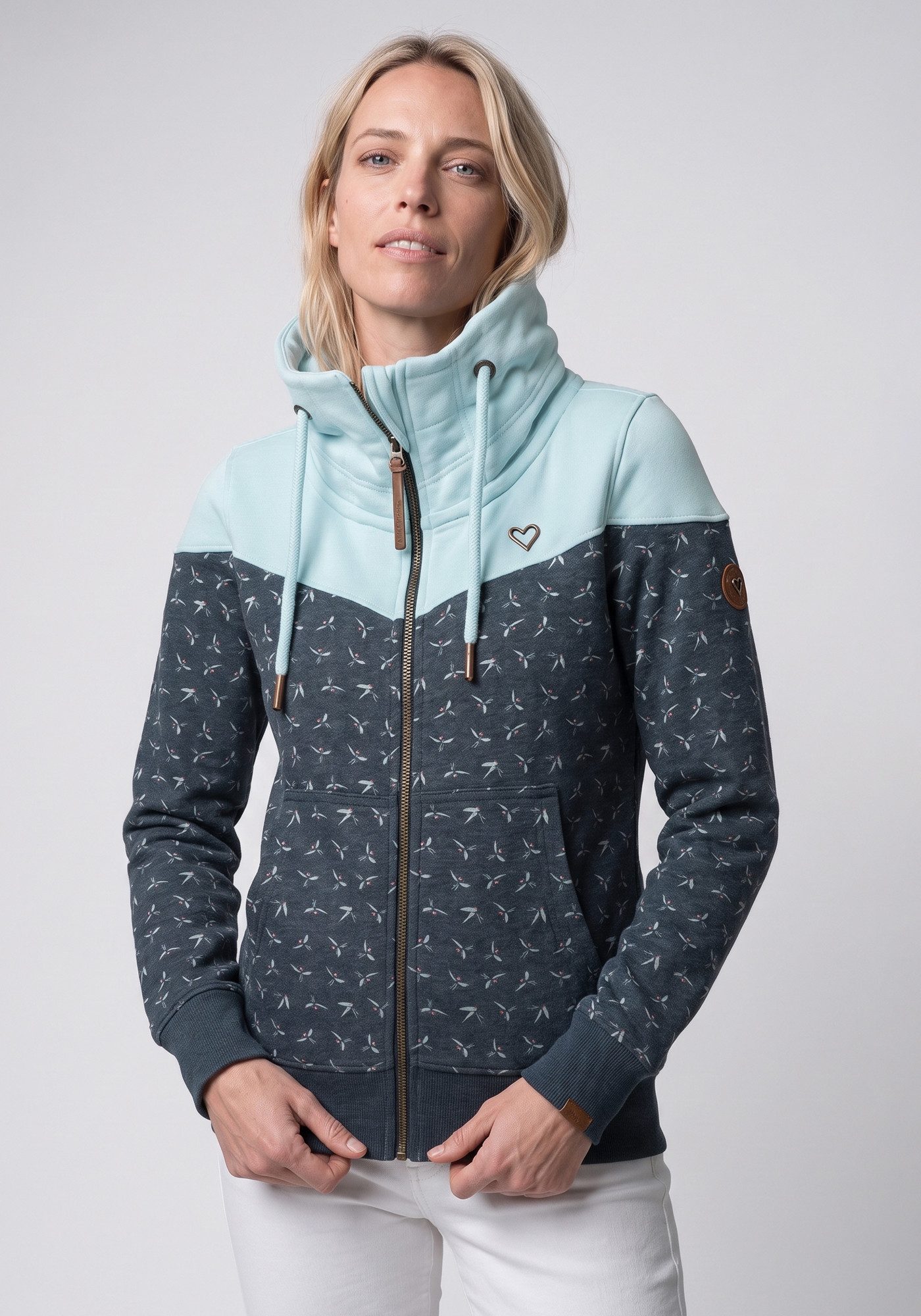 Alife & Kickin Sweatjacke ValinaAK B mit hohem regulierbaren Stehkragen in toller Sweat-Qualität
