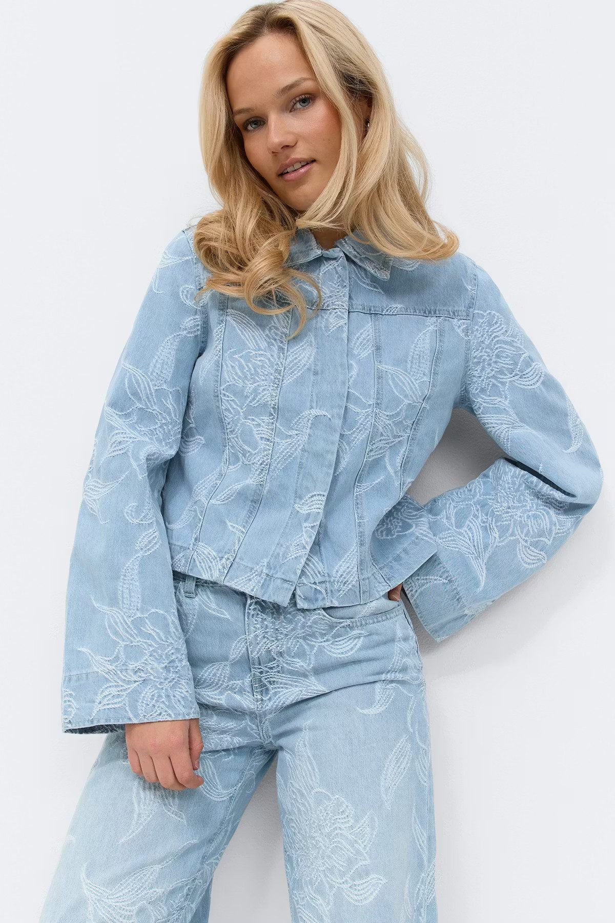 Gina Tricot Jeansbluse Embroidery denim shirt