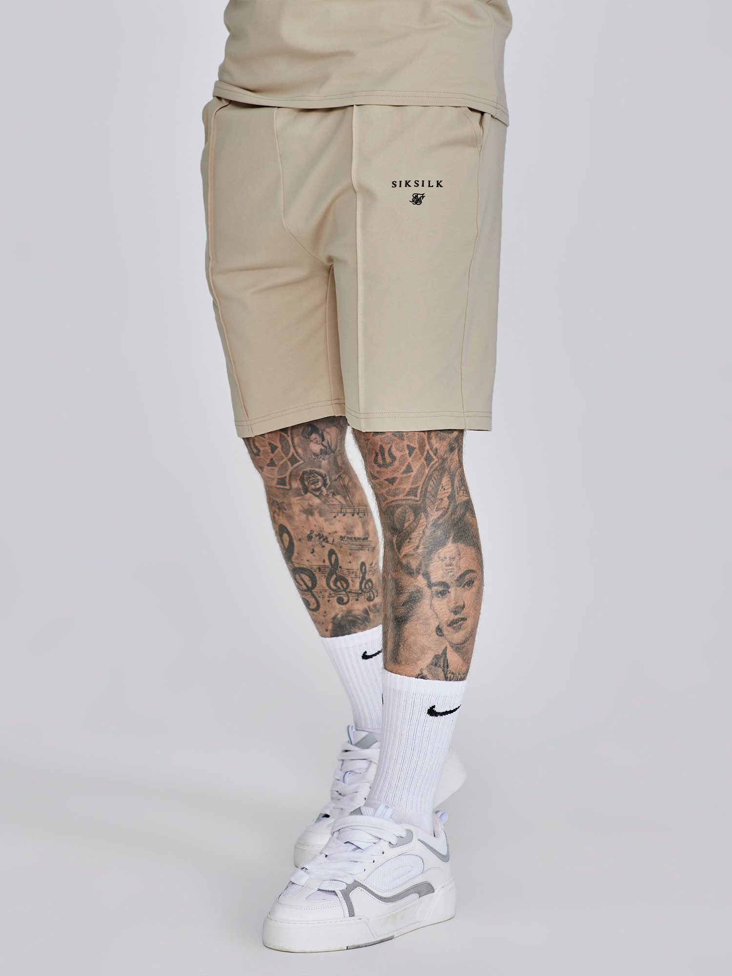 Siksilk T-Shirt & Shorts SikSilk Herren Beige Polo und Shorts Set
