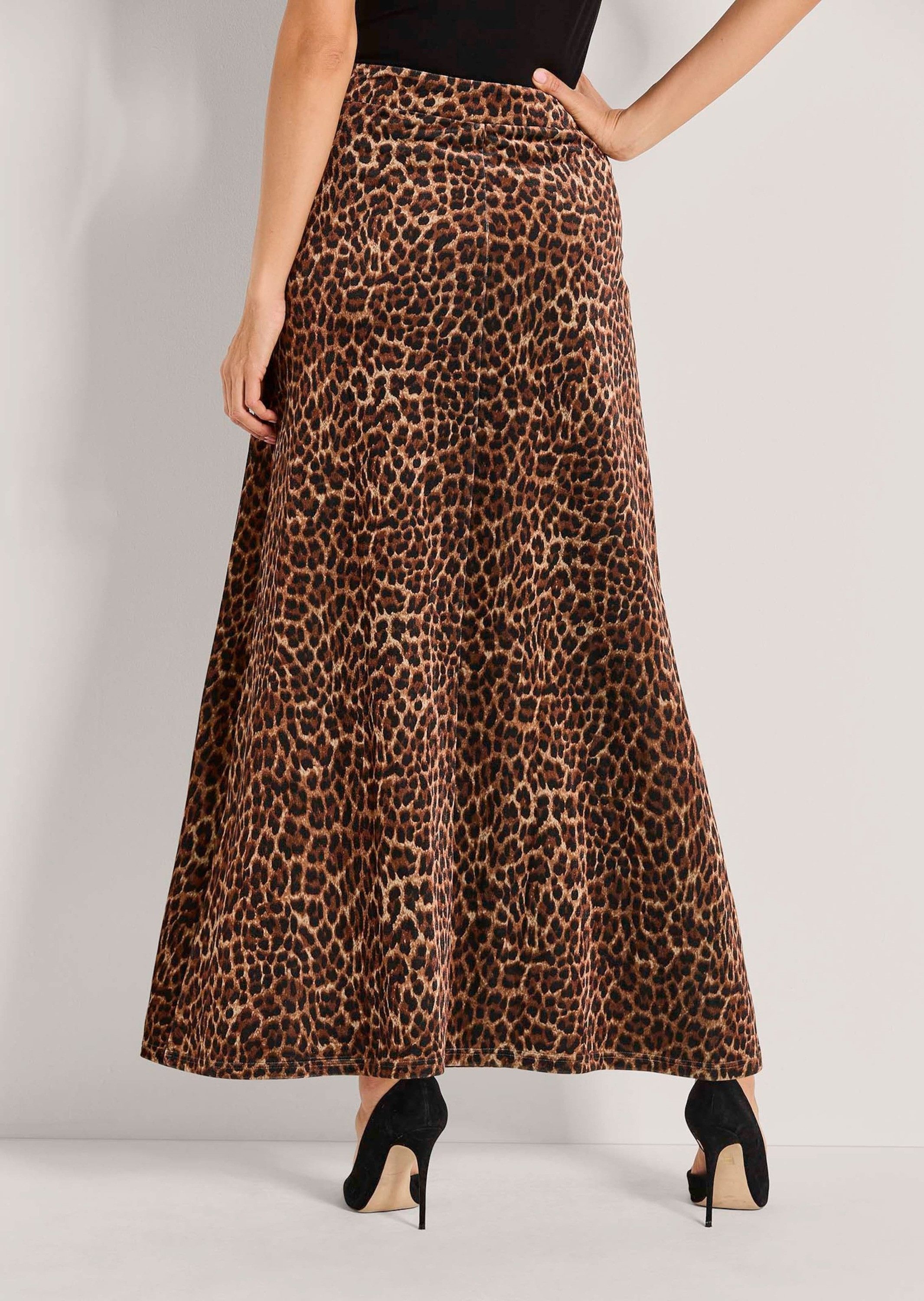 MADELEINE Maxirock Eleganter Samtrock im Leo-Design Stilvoller Druckrock mit Formbund und Knöchellänge