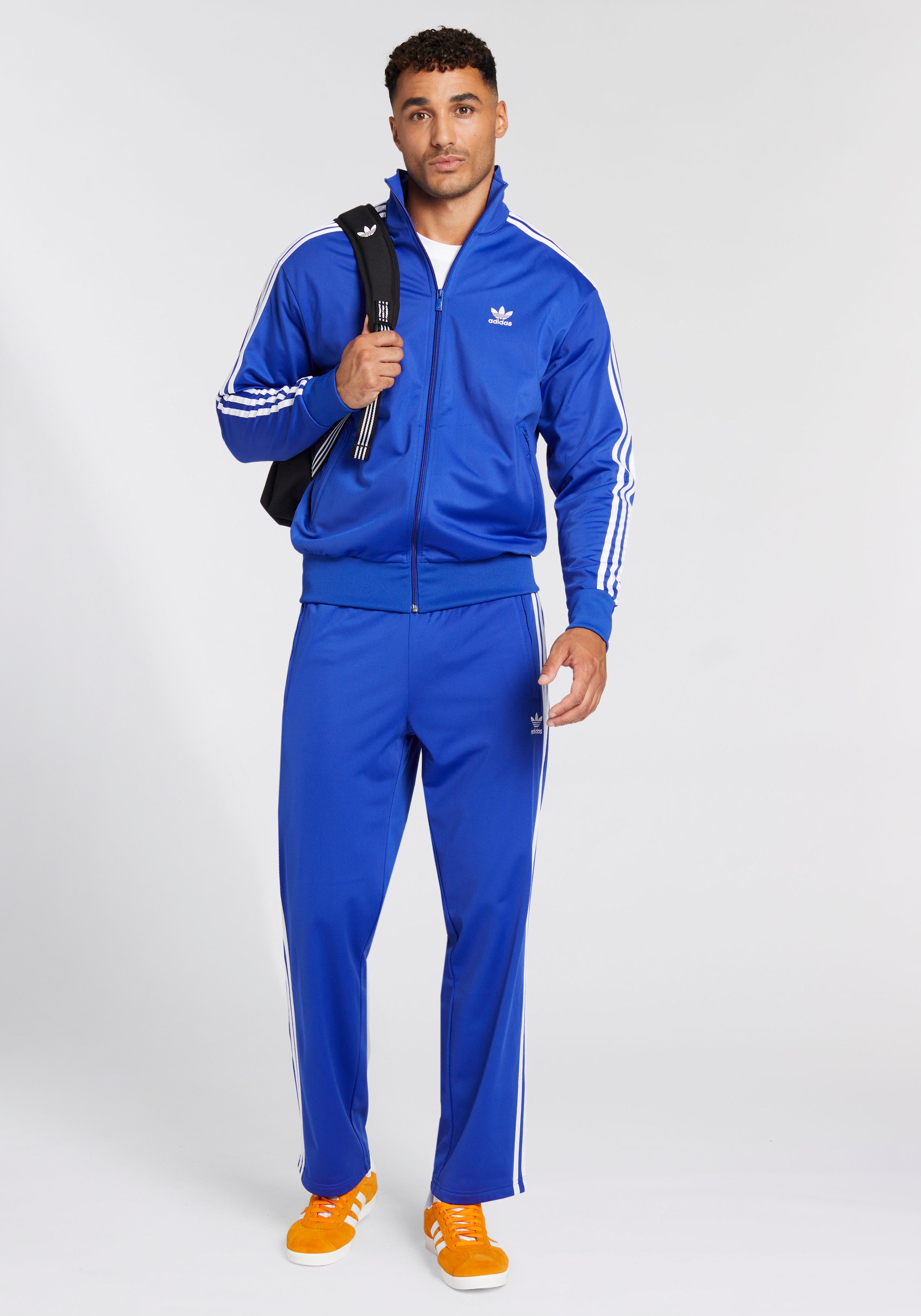 Zum Outfit 12