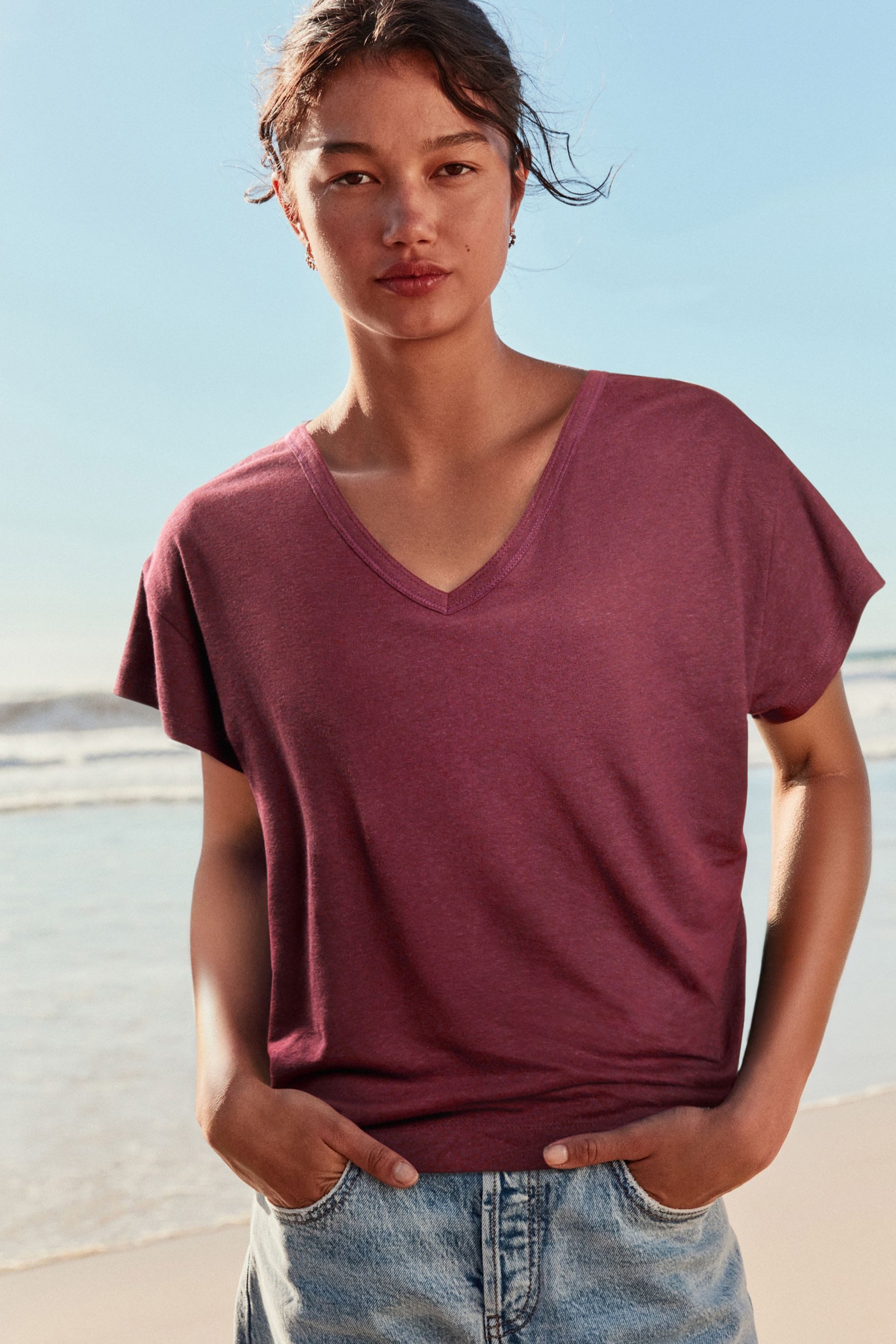 Next V-Shirt Kurzarm-T-Shirt mit V-Ausschnitt und Leinenoptik (1-tlg) – Bild 4 von 5