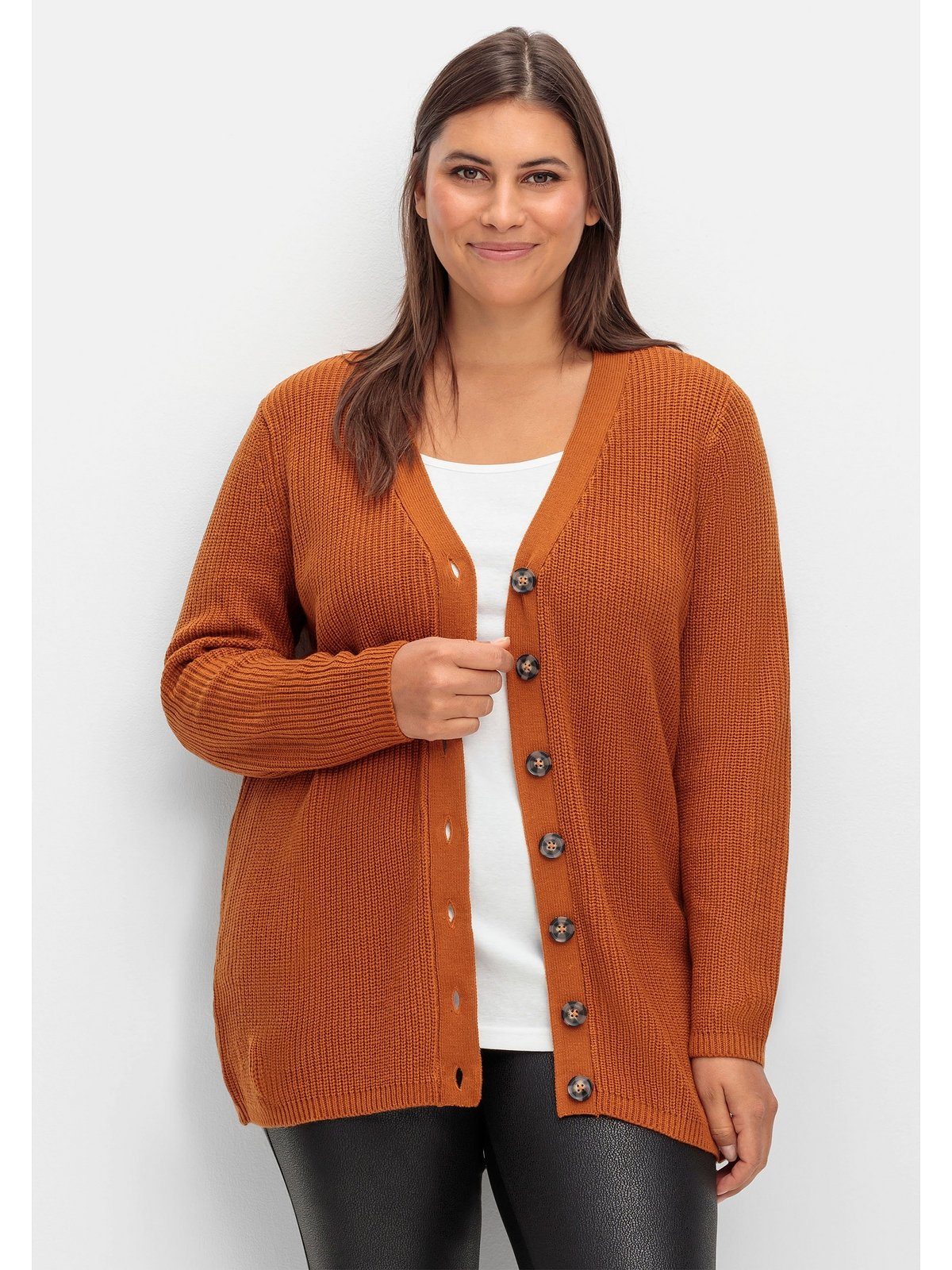 Größen Strickjacke Große mit melierten Schmuckknöpfen Sheego