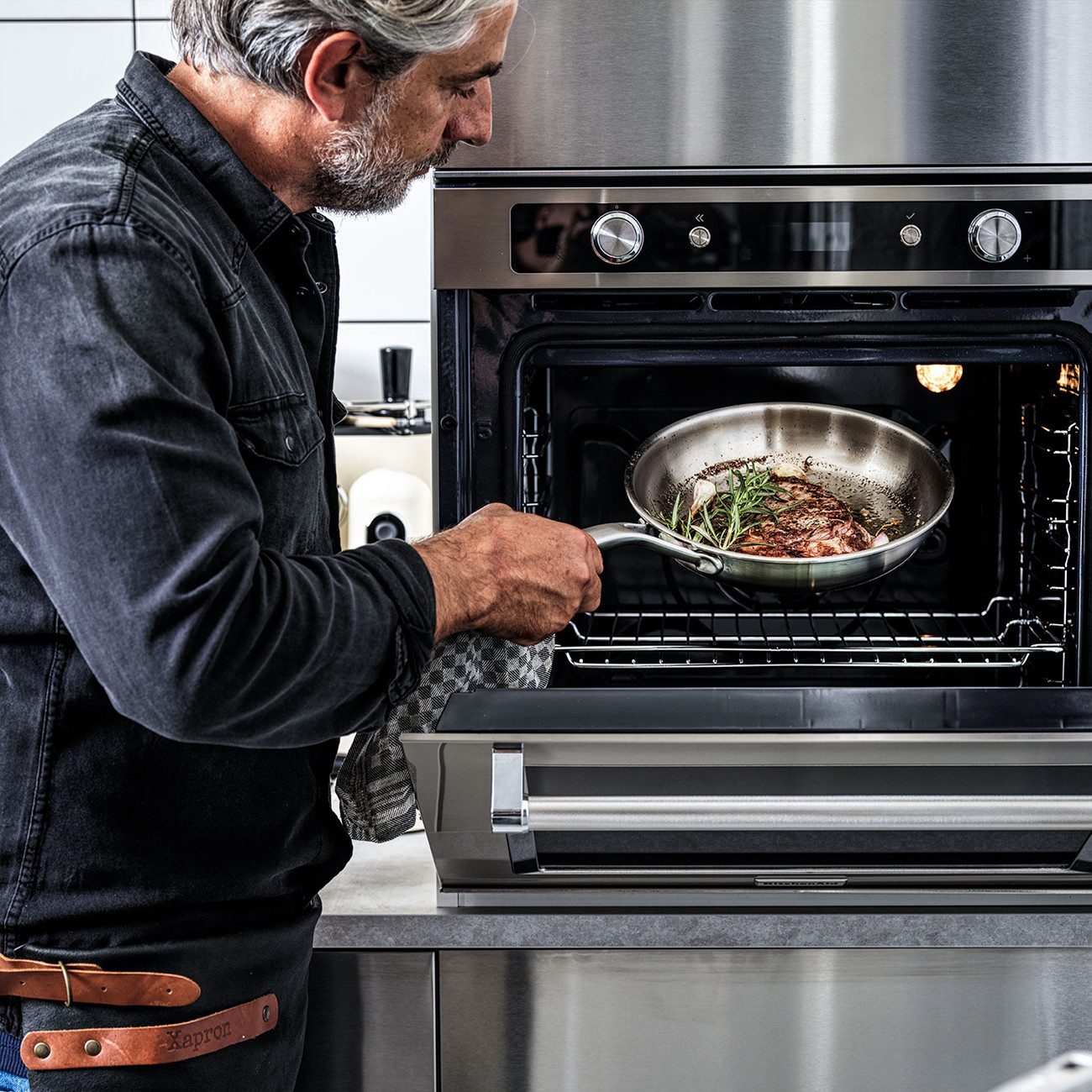 KitchenAid Pfannen-Set Multiply (CC004915-001), Edelstahl, Pfannen-Set 20+28cm, kühl bleibende Griffe, gebogene Ränder