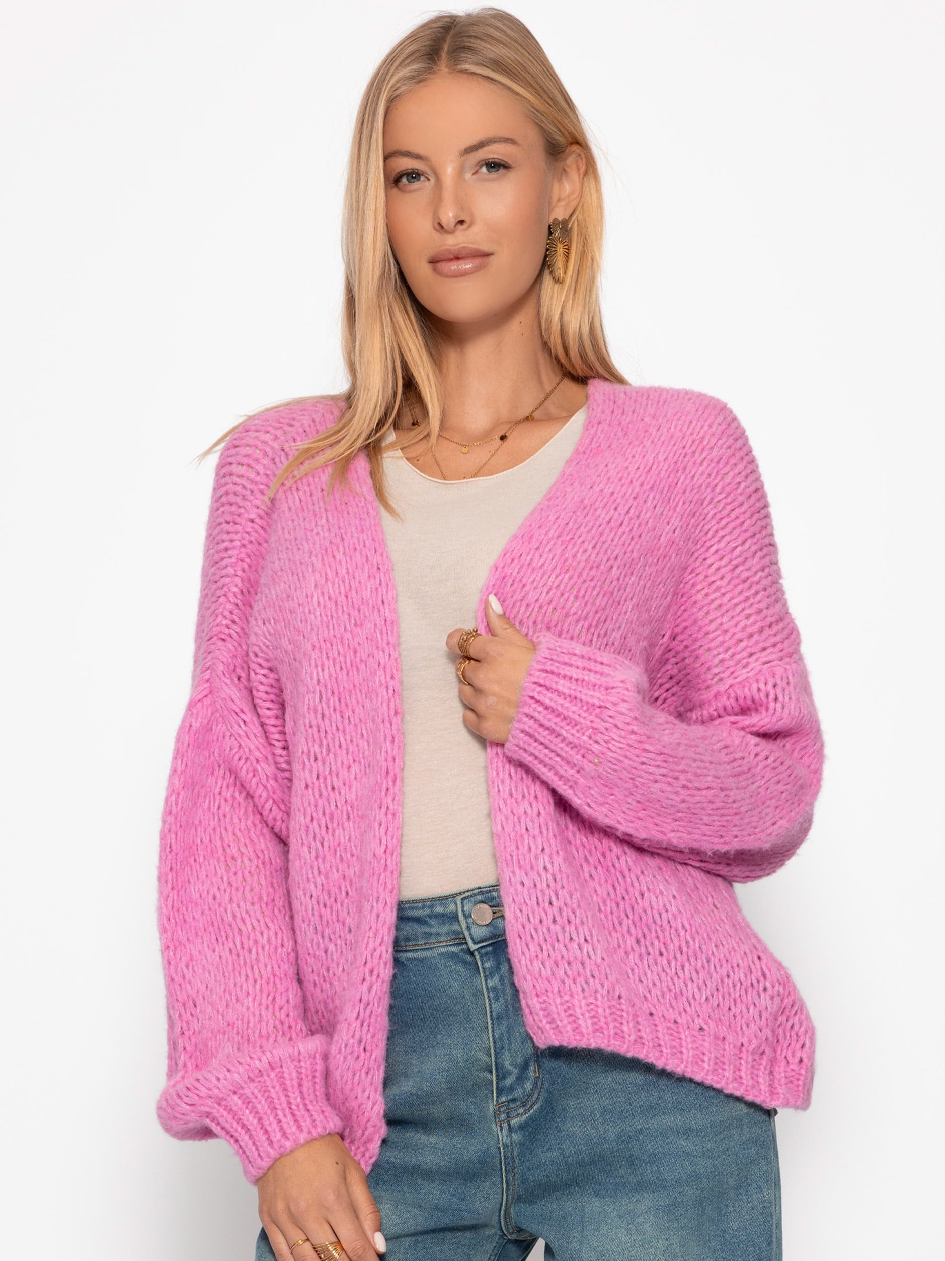 SASSYCLASSY Cardigan Oversize Strick Cardigan für Damen Flauschiger Cardigan mit offen fallendem Schnitt und Rippbündchen
