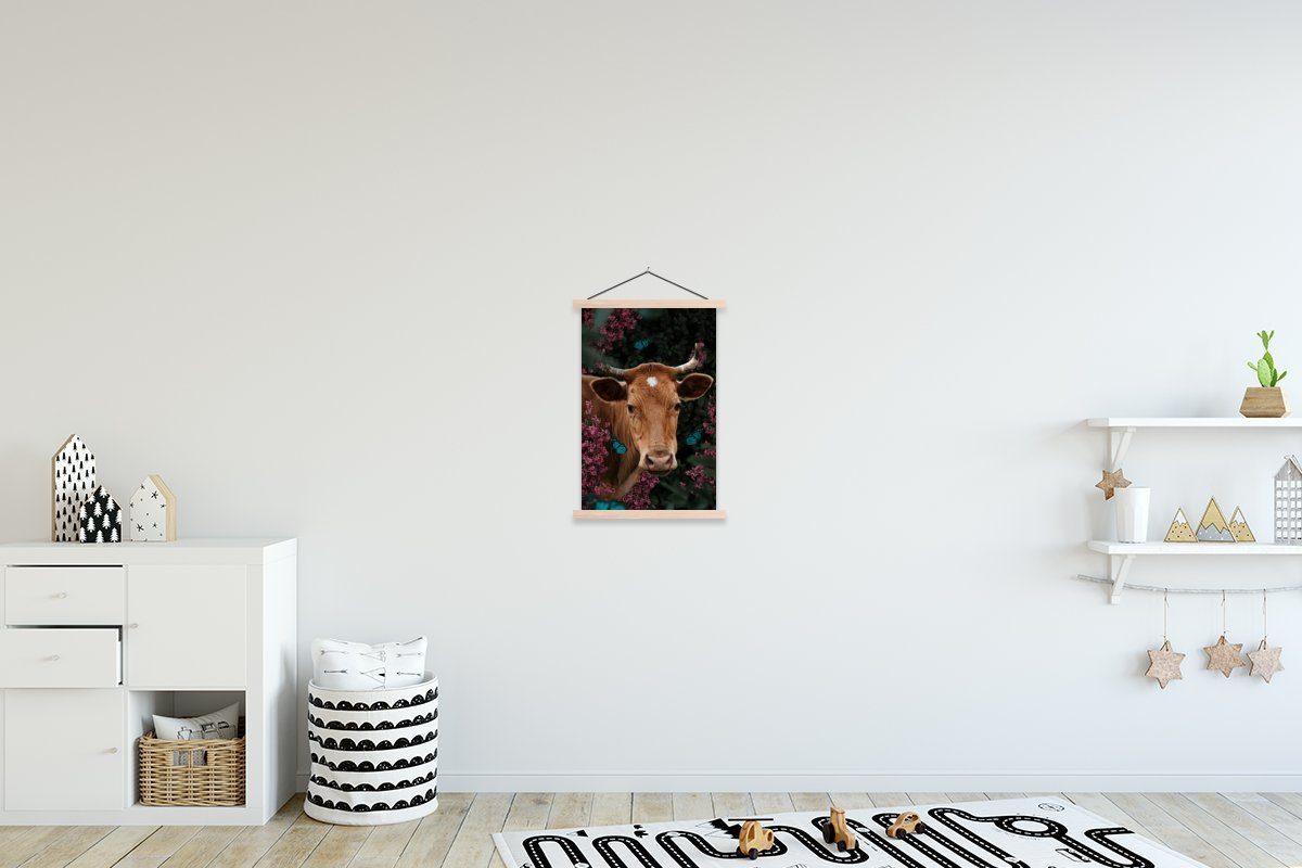 MuchoWow Poster Kuh - Blumen - Schmetterlinge - Porträt, (1 St), Posterleiste, Textilposter für Wohnzimmer, Bilderleiste, Magnetisch