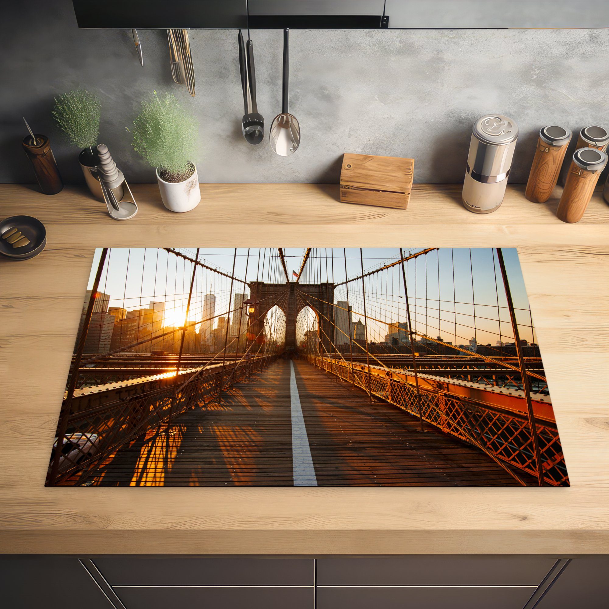 MuchoWow Herdblende-/Abdeckplatte Brooklyn Bridge in die cm, 81x52 (1 New York Schutz bei Sonnenuntergang, Induktionskochfeld Ceranfeldabdeckung tlg), Vinyl, küche, für