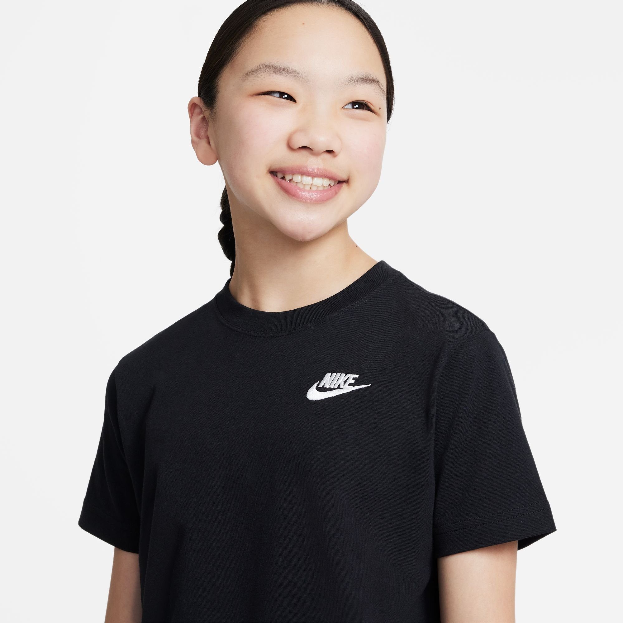 Nike Sportswear T Shirt BIG KIDS GIRLS T SHIRT Das weiche leichte Baumwollmaterial ist perfekt fur den Alltag