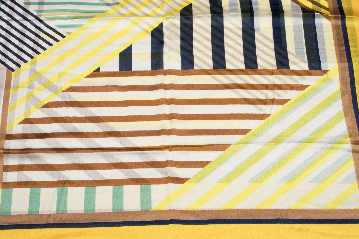 geometrischen Gelb Modeschal, Flächen (1-St), Seidiger styleBREAKER Schal gestreiften mit
