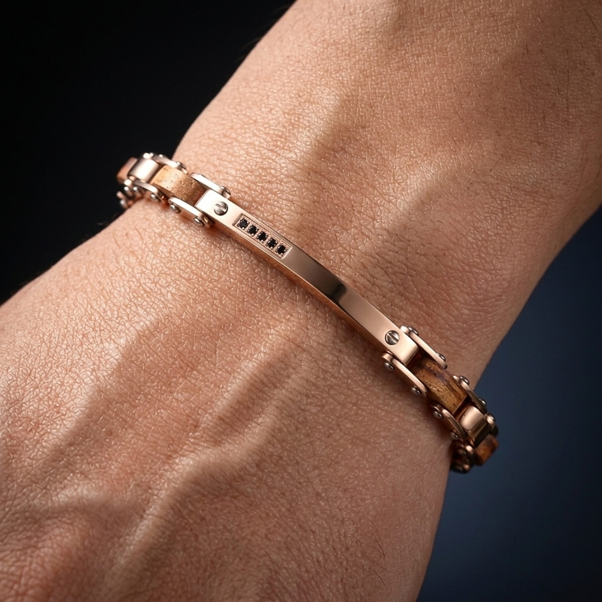 UNIQAL.de Edelstahlarmband CALDO HOLZ ROSEGOLD – Warme Holzstruktur mit feinem Goldglanz (harmonische Materialkomposition mit funkelndem Zirkonia-Finish, Handgefertigt in Deutschland · inkl. edler Schmuckverpackung), Einzigartige Holzmaserung · Hautfreundlich · Flexibel verstellbar