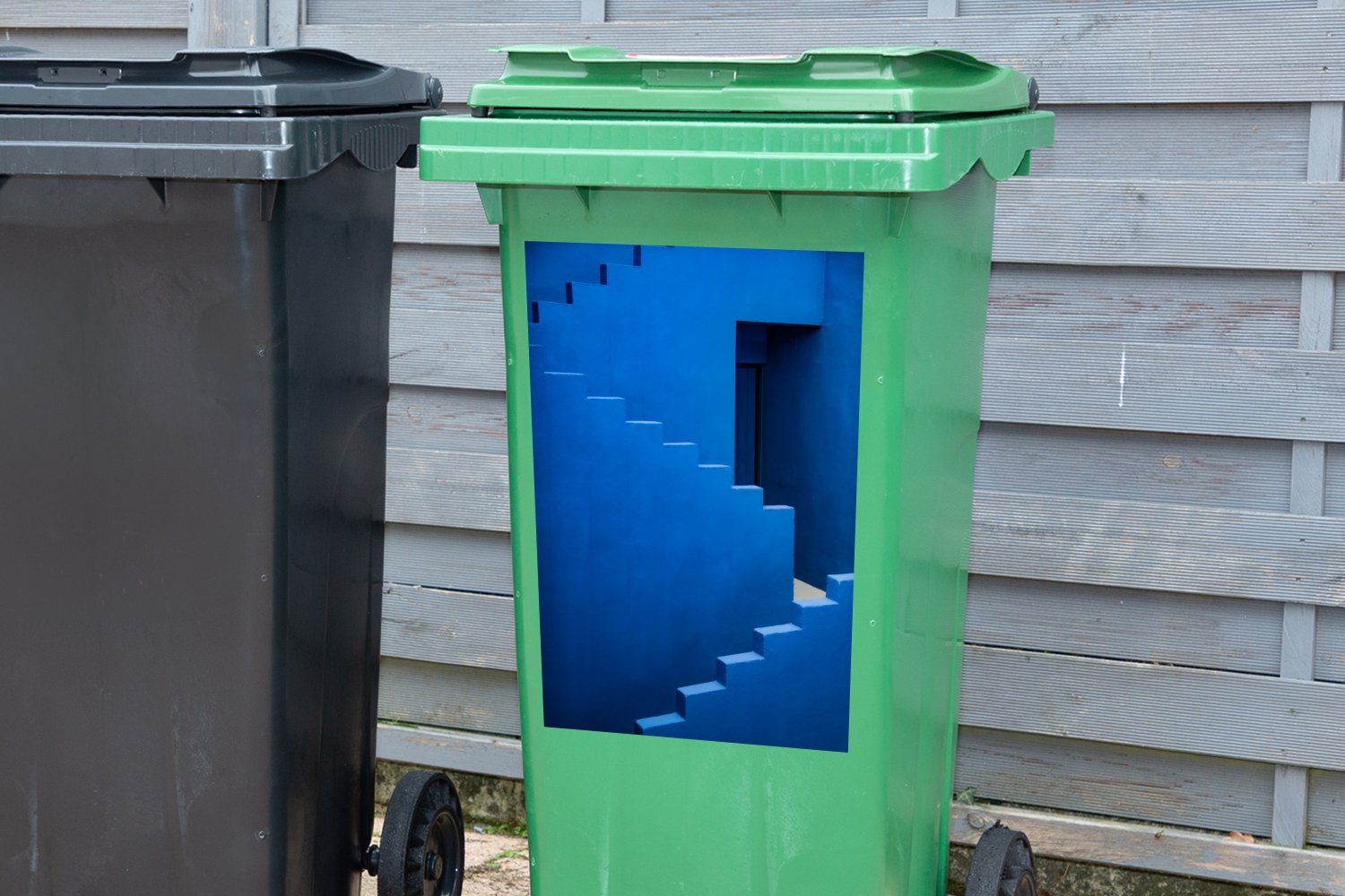 MuchoWow Mülltonne, St), - Treppe - Blau Gebäude Mülleimer-aufkleber, Architektur - Container, Sticker, (1 Wandsticker Abfalbehälter