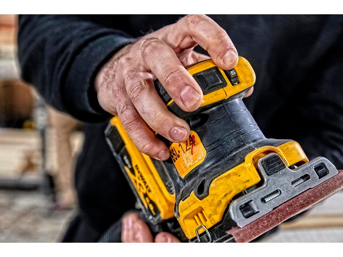 DeWalt Akku-Schwingschleifer Vibrationsschleifer,18 V,Basisv., max. 13500 U/min, 27000 U/min, ohne Akku und Ladegerät, inkl. Staubfangsack, in T STAK-Box ll