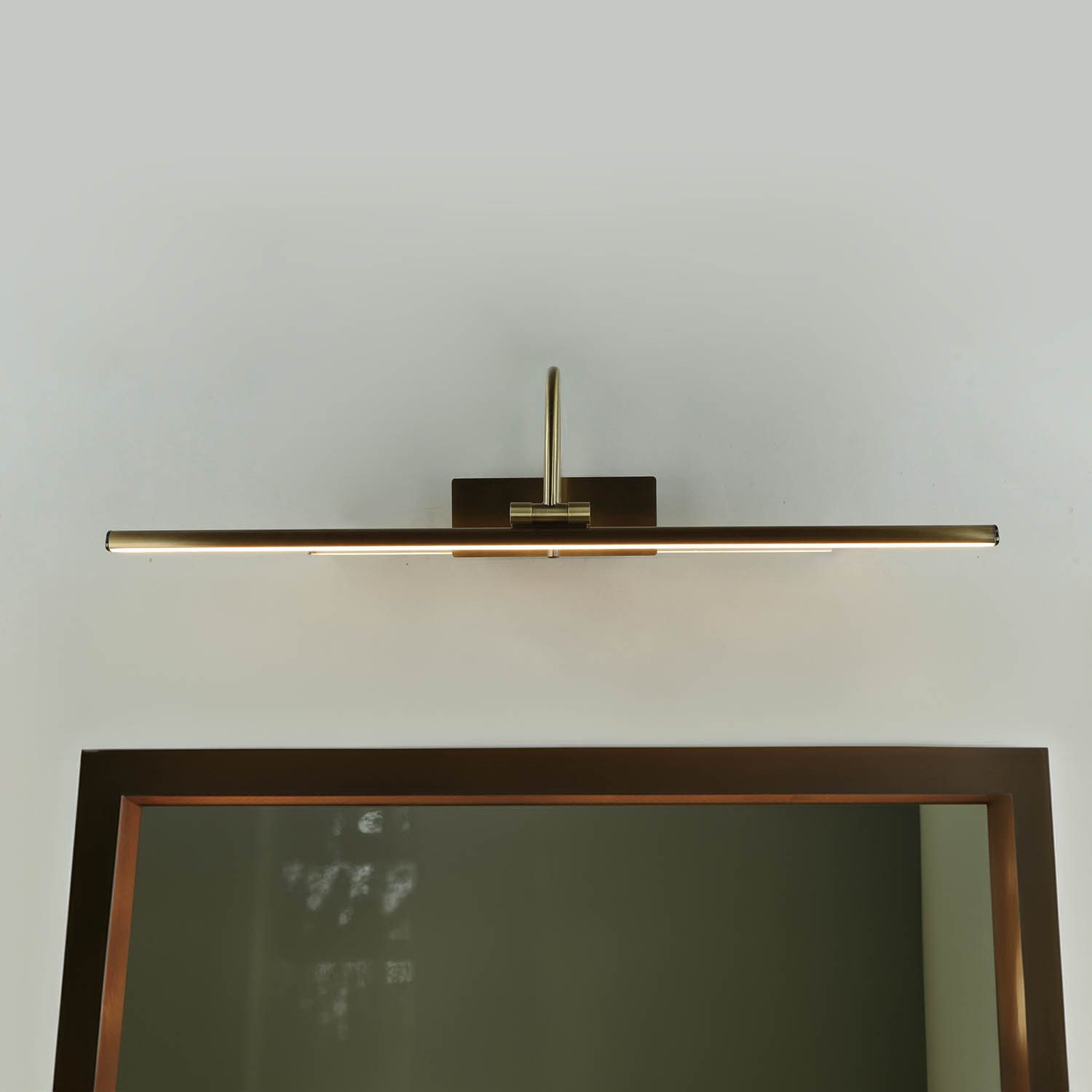 Licht-Erlebnisse Bilderleuchte GWENDI, LED fest integriert, Warmweiß, LED Wandlampe in Messing Antik Jugendstil 12W – Bild 4 von 5