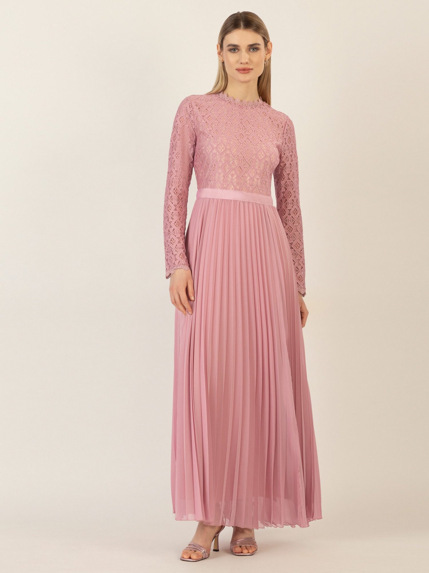 Apart Abendkleid mit breiter Spitze verziert günstig online kaufen
