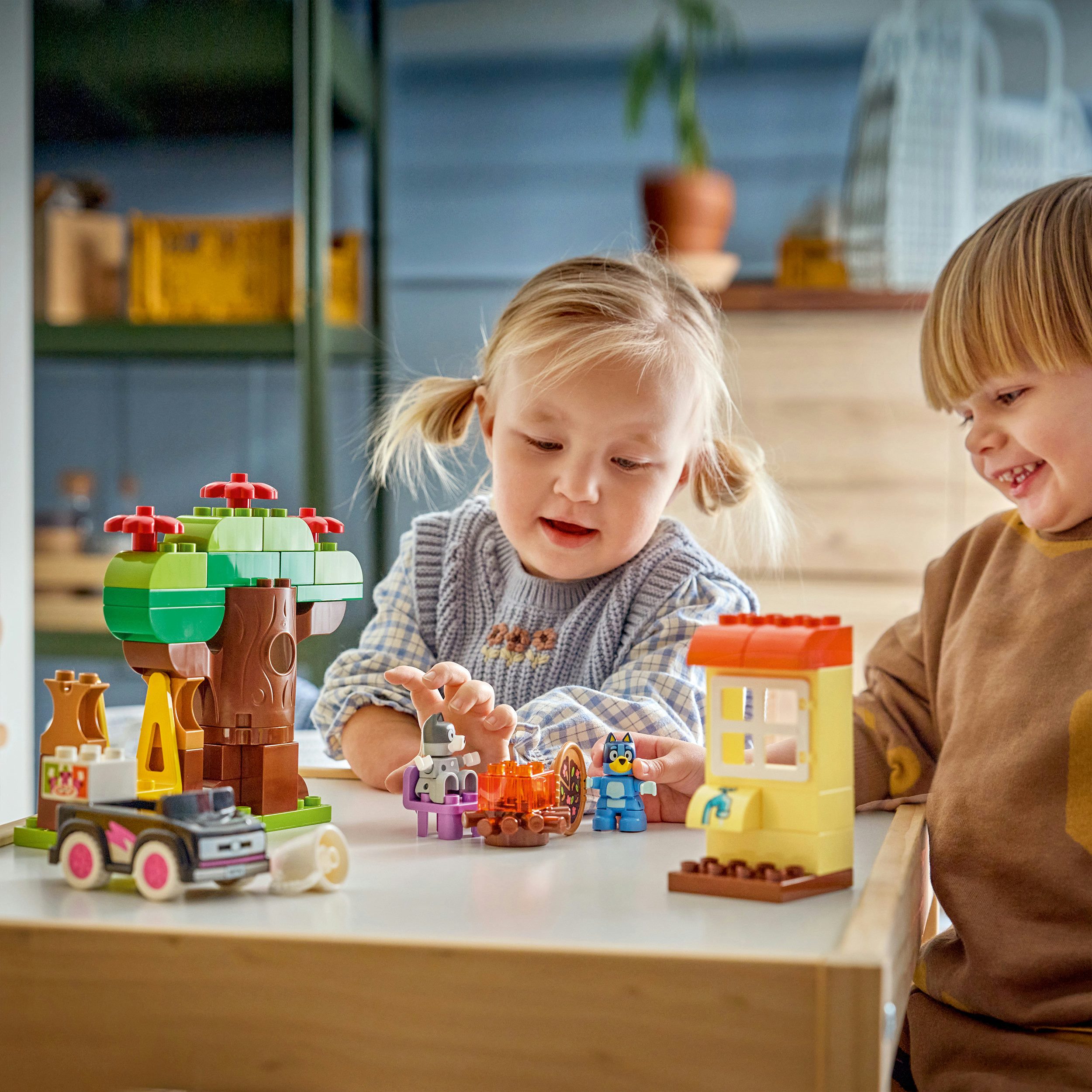LEGO® Pizza-Schwestern mit Muffin und Bluey (10469), LEGO DUPLO Bluey Konstruktionsspielsteine, (44 St), Made in Europe