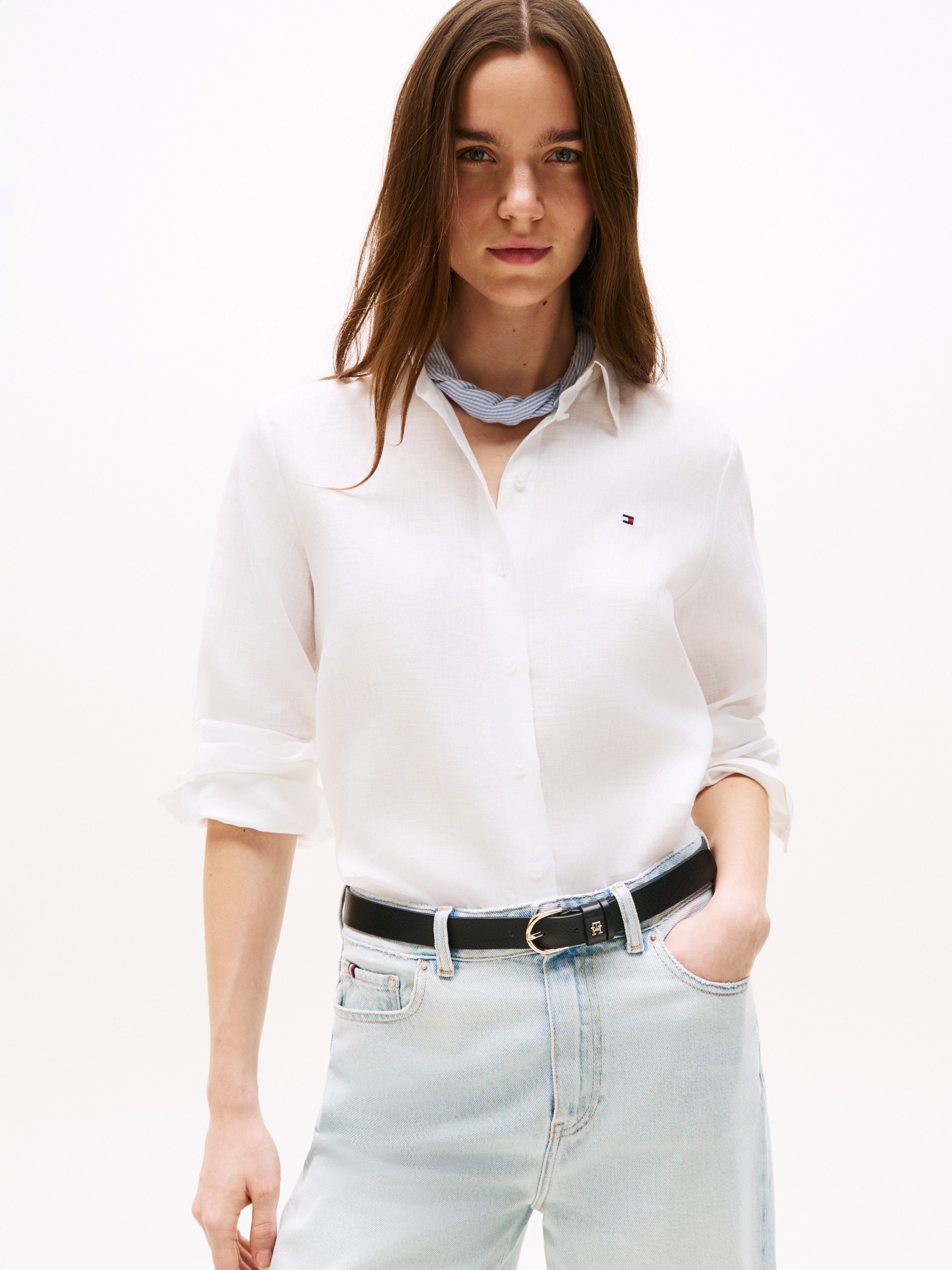 Tommy Hilfiger Hemdbluse ESS LINEN RELAXED SHIRT mit Logostickerei,kühlendes Premium Leinen