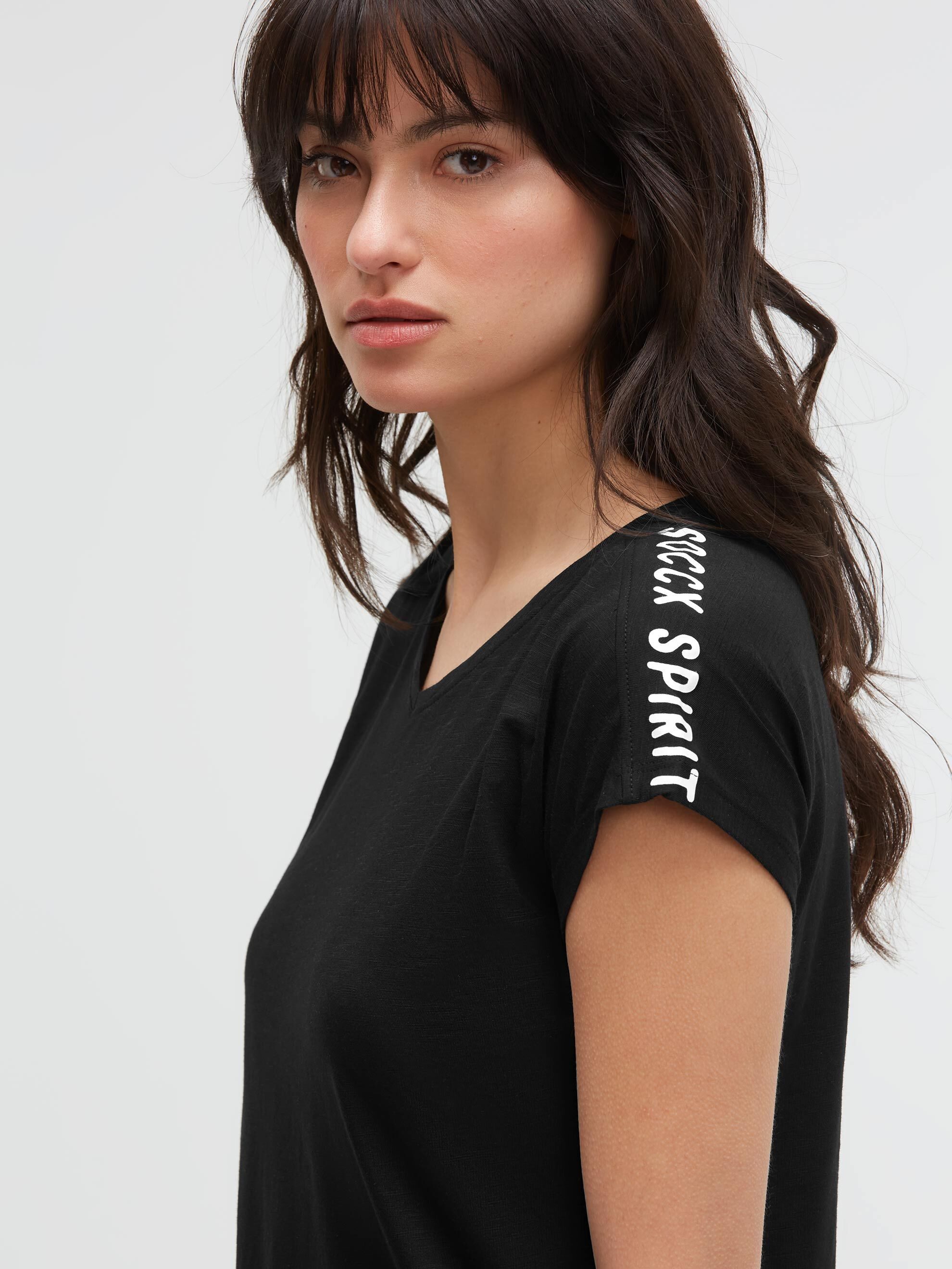 SOCCX V-Shirt mit überschnittener Schulter – Bild 4 von 5