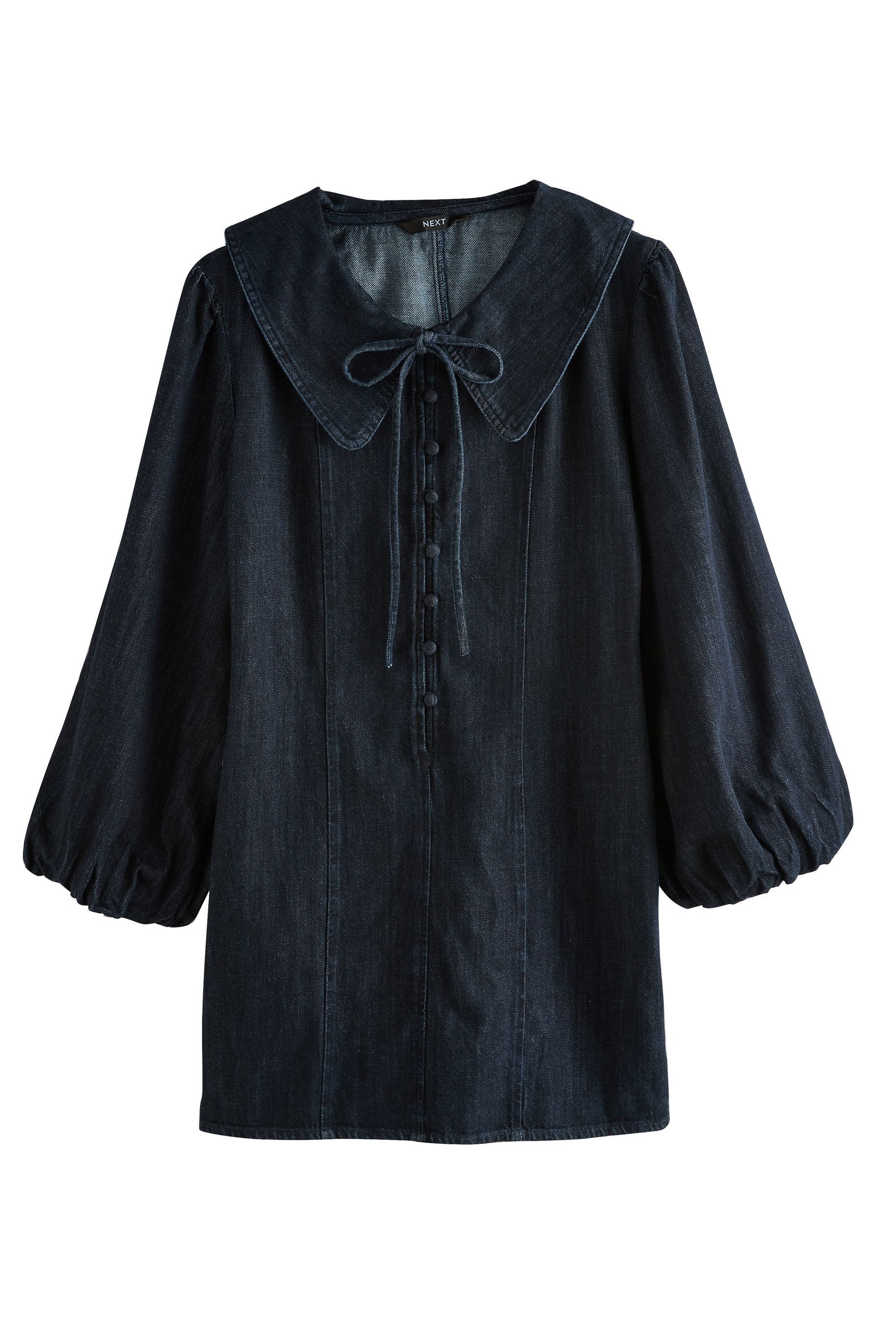 Minikleid Langärmeliges Minikleid mit großem Bubikragen