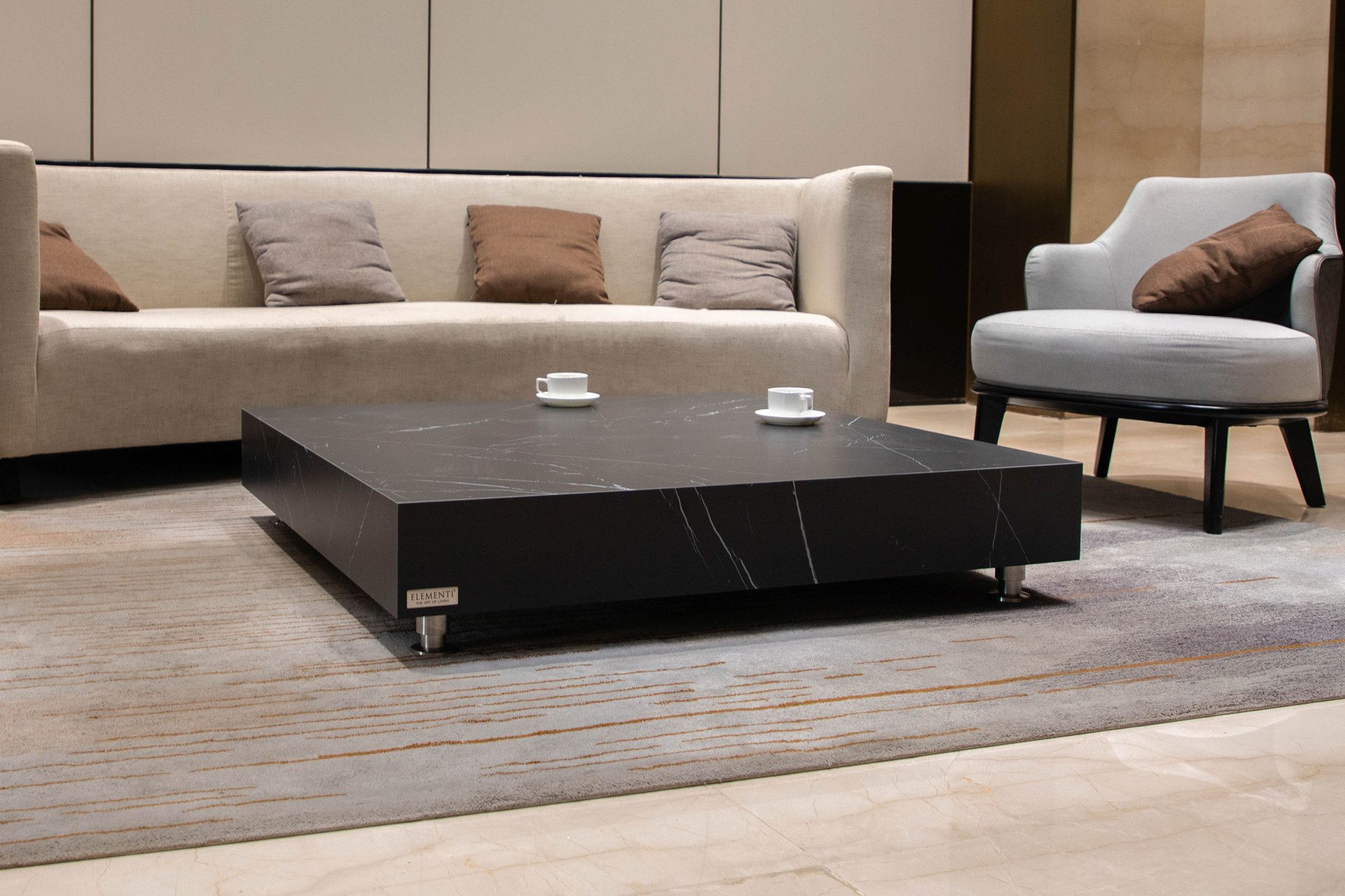 ELEMENTI Couchtisch SOFIA Tisch aus Marmor-Porzellan, hochglanz, stilvoll, wetterbeständig (1-St., Couchtisch aus Beton), Bulgarien Schwarz,Marmor