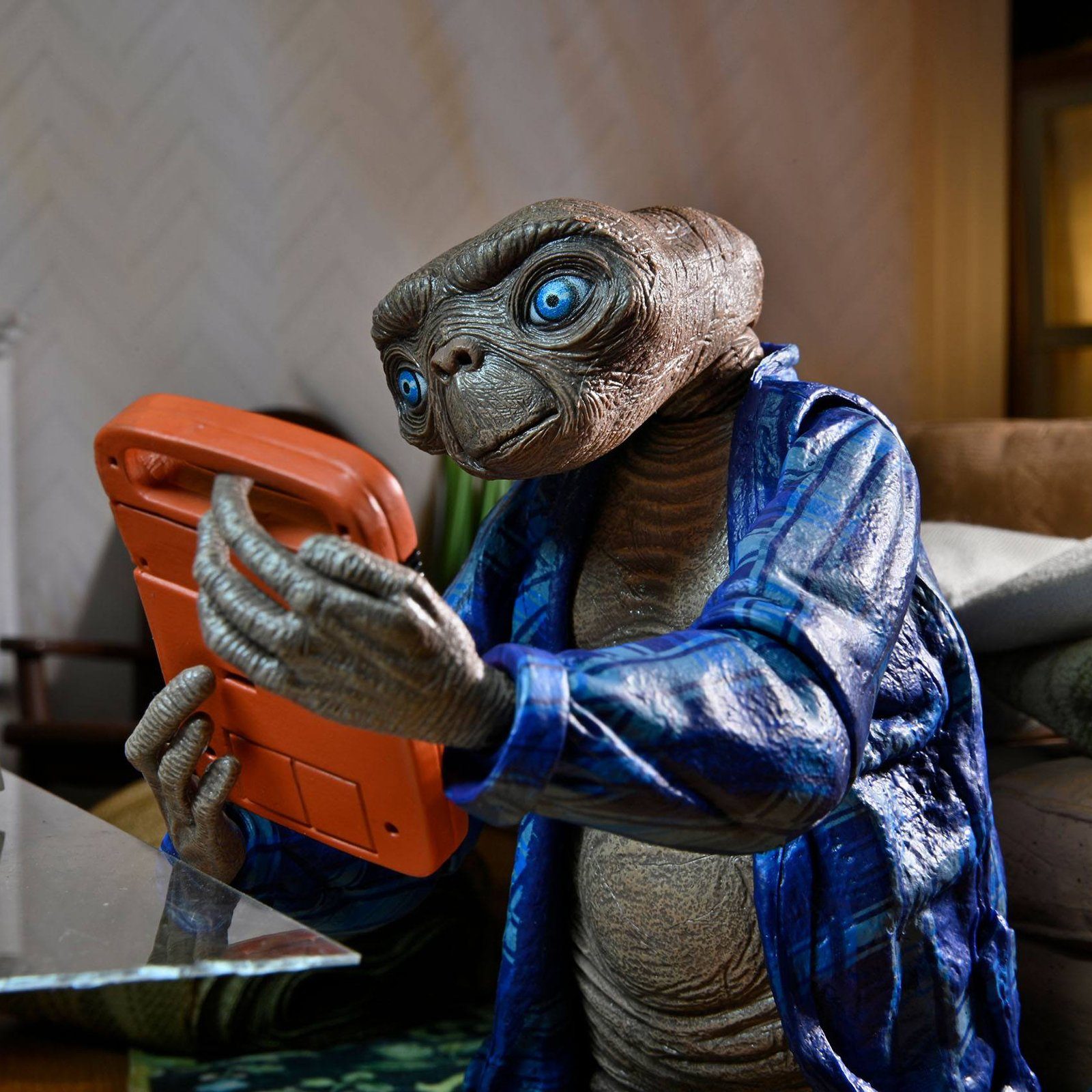 NECA Actionfigur E.T. - Der Außerirdische Ultimate Serie, (Figur ca. 11 cm groß), mit jeder Menge Zubehör und Austauschteilen