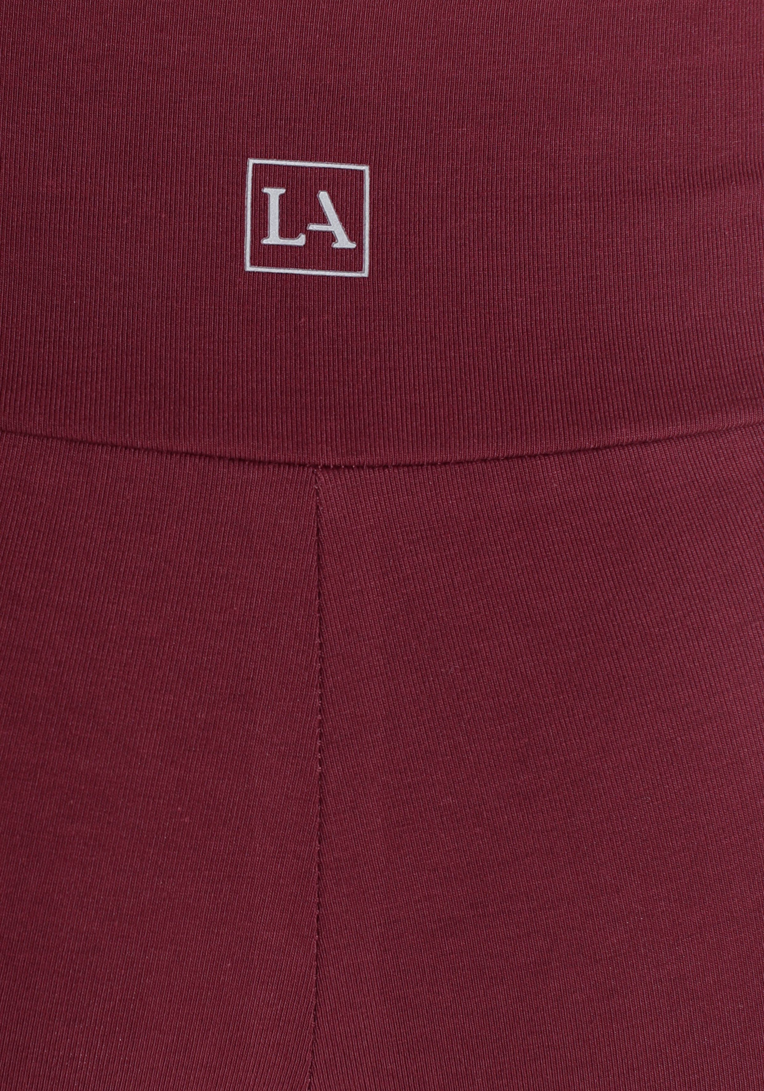 und Logodruck LASCANA breitem Shorts weinrot mit Bündchen