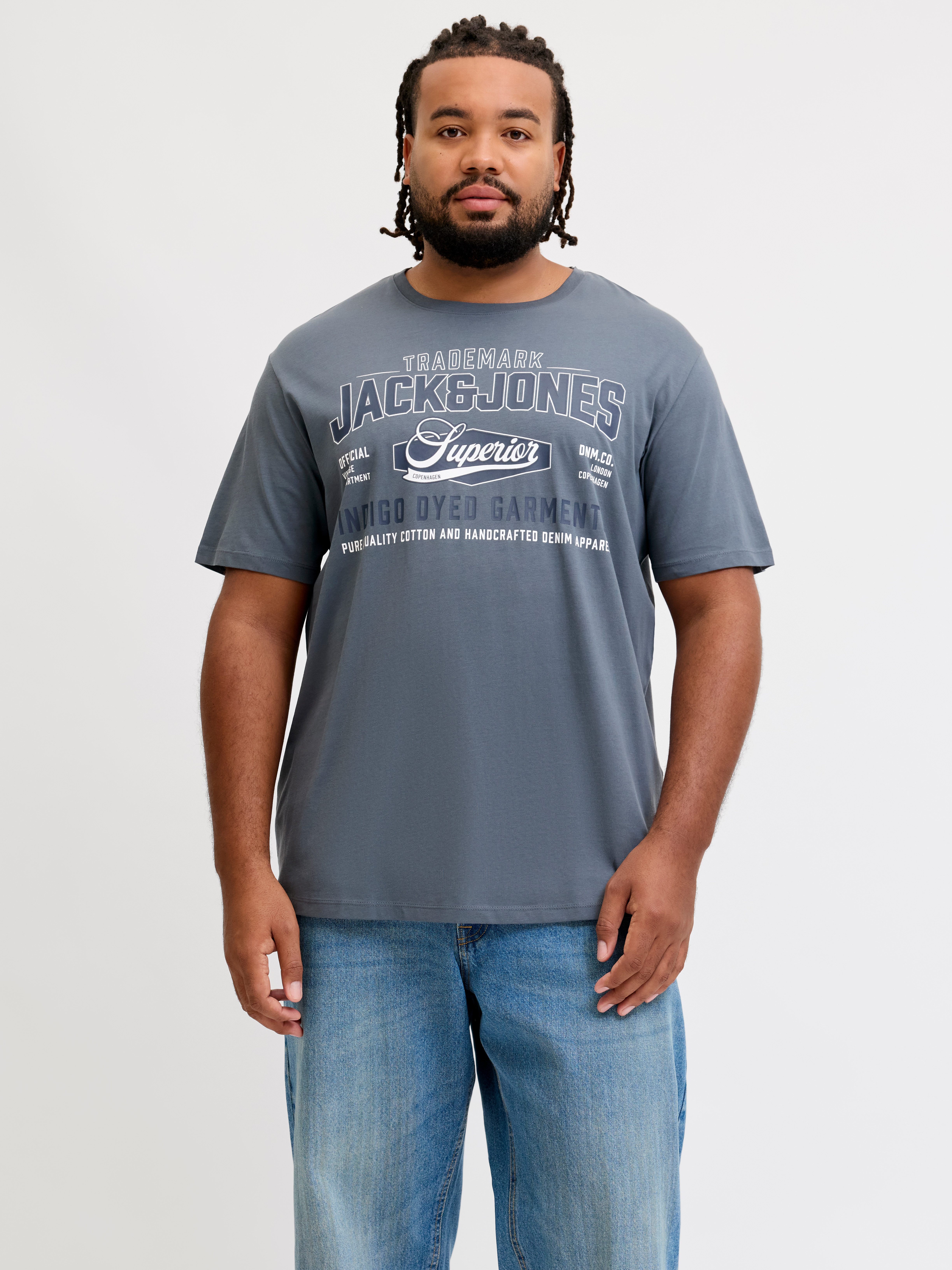 Jack & Jones PlusSize T-Shirt JJELOGO TEE SS O-NECK 2 COL AW26 SN PLS aus reiner Baumwolle, mit geradem Abschluss am Rumpf, in Plus Size