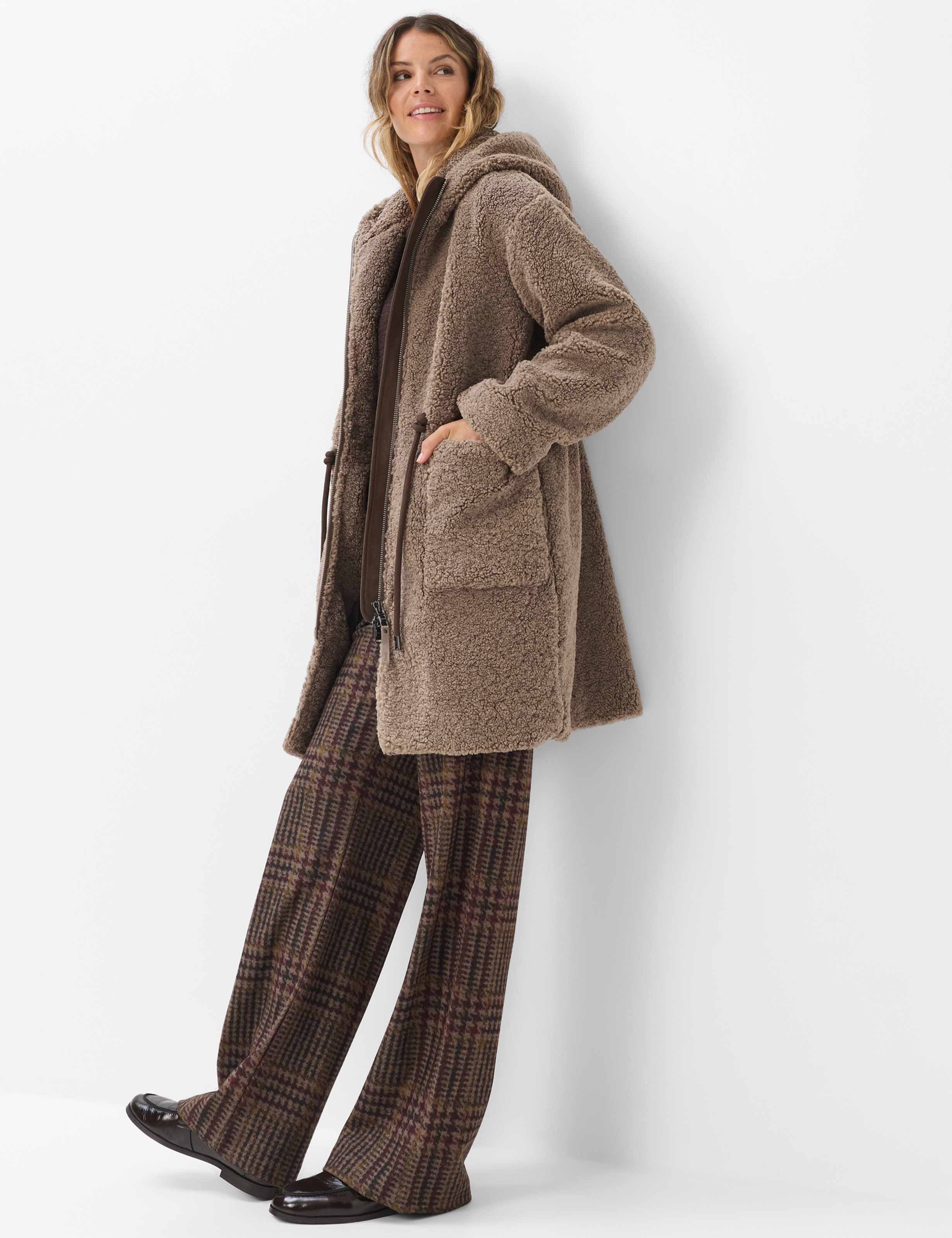 Brax Funktionsmantel Style YASMIN Cosy & Cool: Teddyfellmantel – Bild 3 von 5