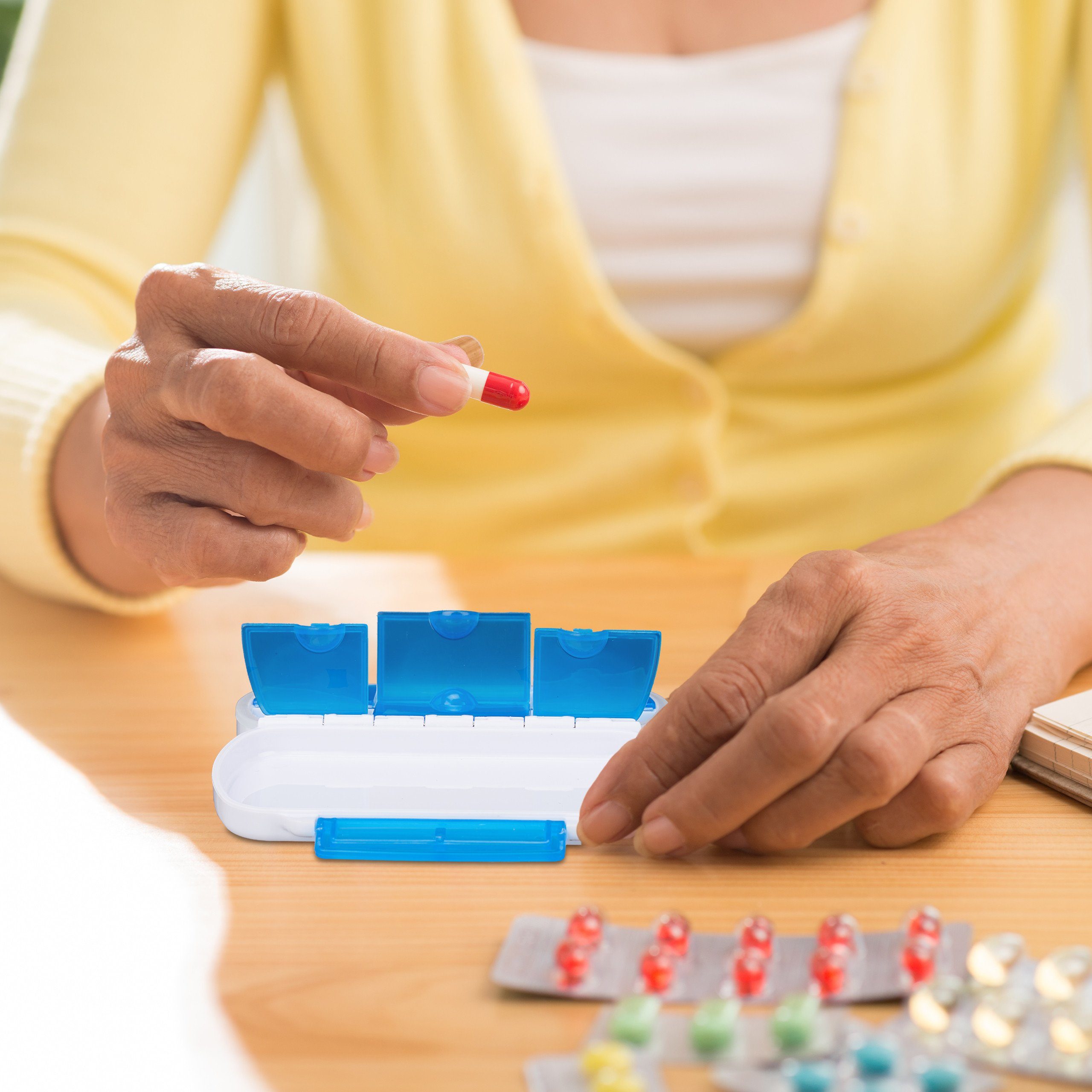 relaxdays Pillendose Tablettendose 6 Fächer 3er Set