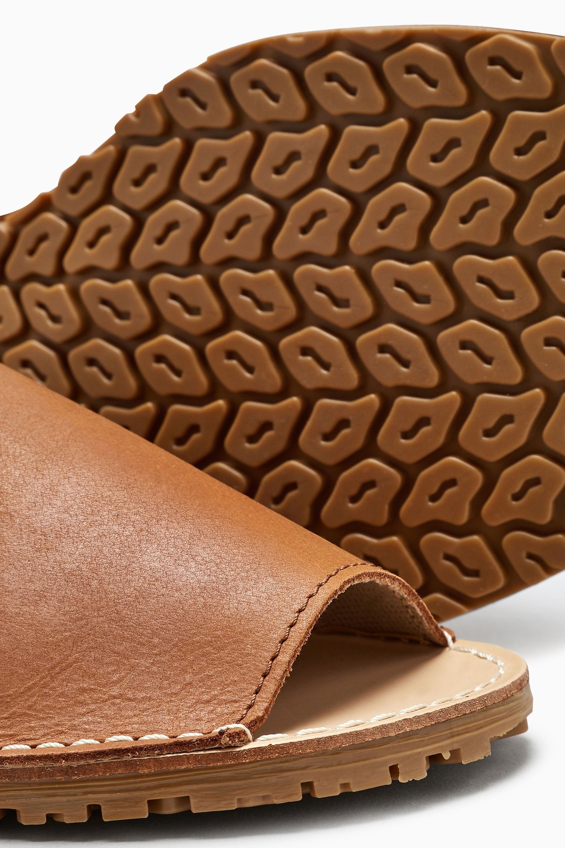 Regular (1-tlg) Strandsandale Tan - Next Leather Sandale