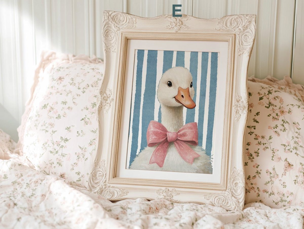 JUSTGOODMOOD Poster Kinderzimmer Gänse mit Schleife Geschenkidee für Kinder Rosa Blau Baue, B (1 St)