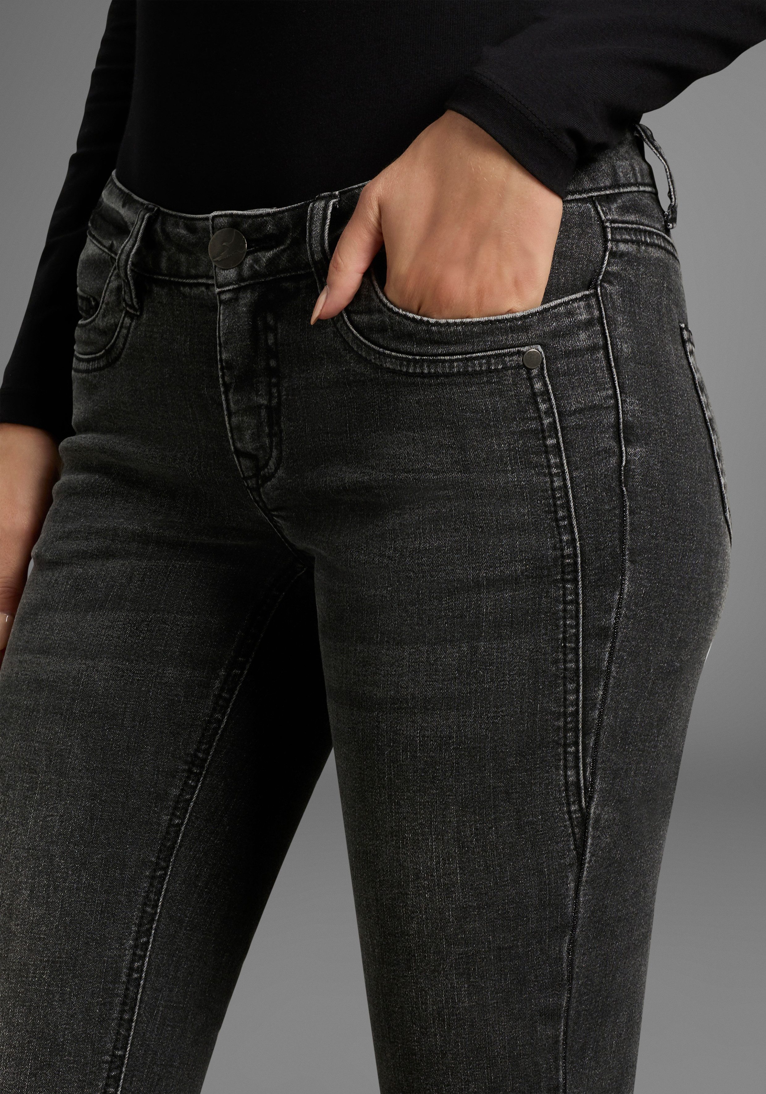 Arizona Comfort-fit-Jeans mit Keileinsätzen niedrige Leibhöhe