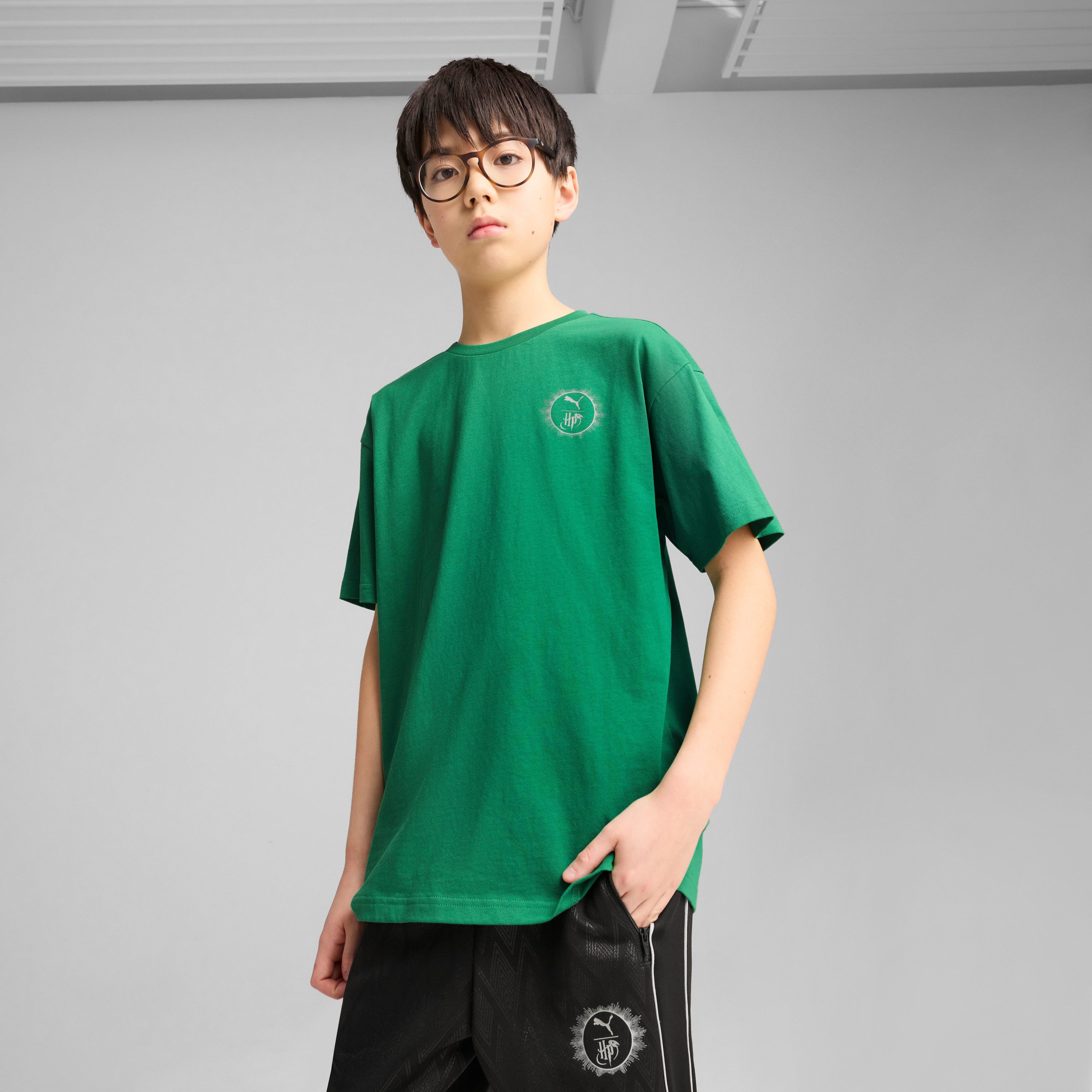 PUMA T-Shirt X HARRY POTTER RELAXED GRAPHIC TEE sportlicher Stil, Rundhalsausschnitt, Kurzarmdesign – Bild 2 von 5