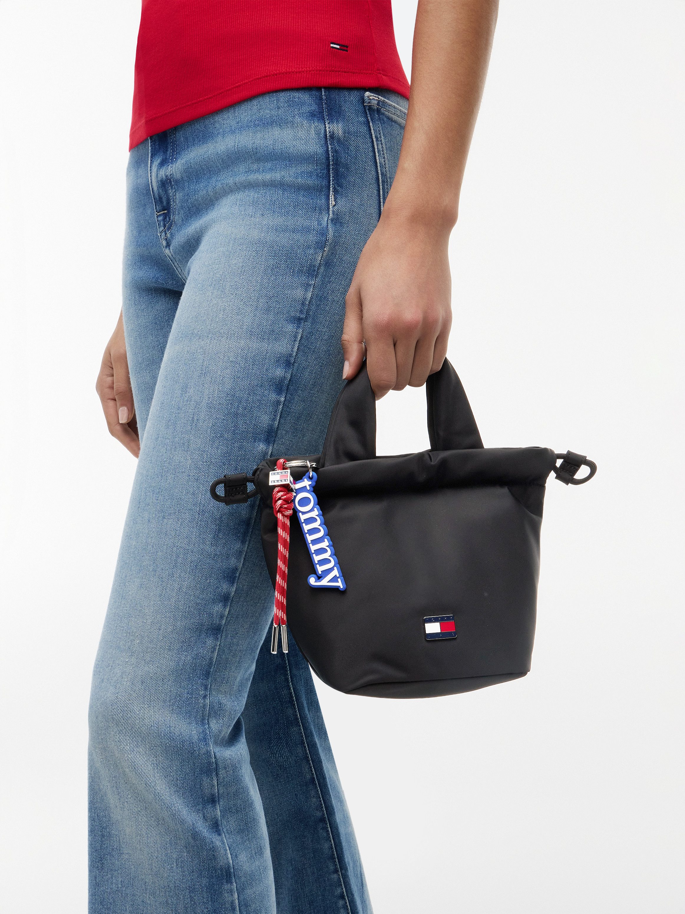 Tommy Jeans Handtasche TJW ICON CHARMS BUCKET BAG (Set, Abnehmbarer Schlüsselanhänger), Damen Tragetasche, Umhängetasche mit abnehmbarem Schlüsselanhänger
