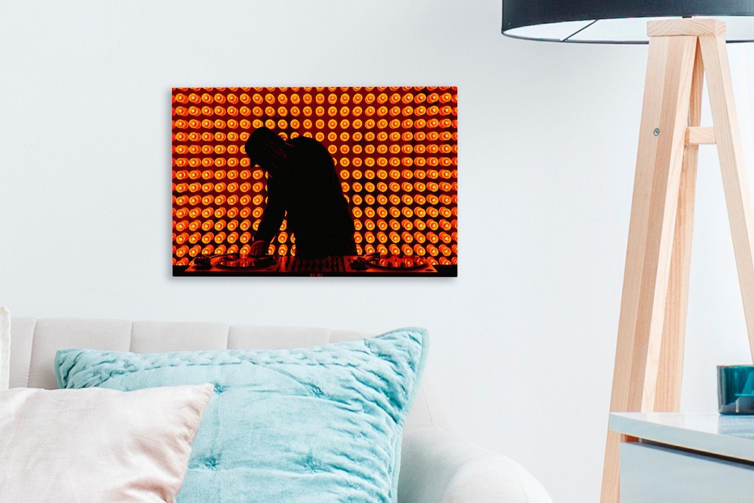 St), OneMillionCanvasses® Wandbild DJ Mischpult (1 einem Leinwandbilder, Leinwandbild Wanddeko, cm orangefarbenem 30x20 Licht, Aufhängefertig, hinter in
