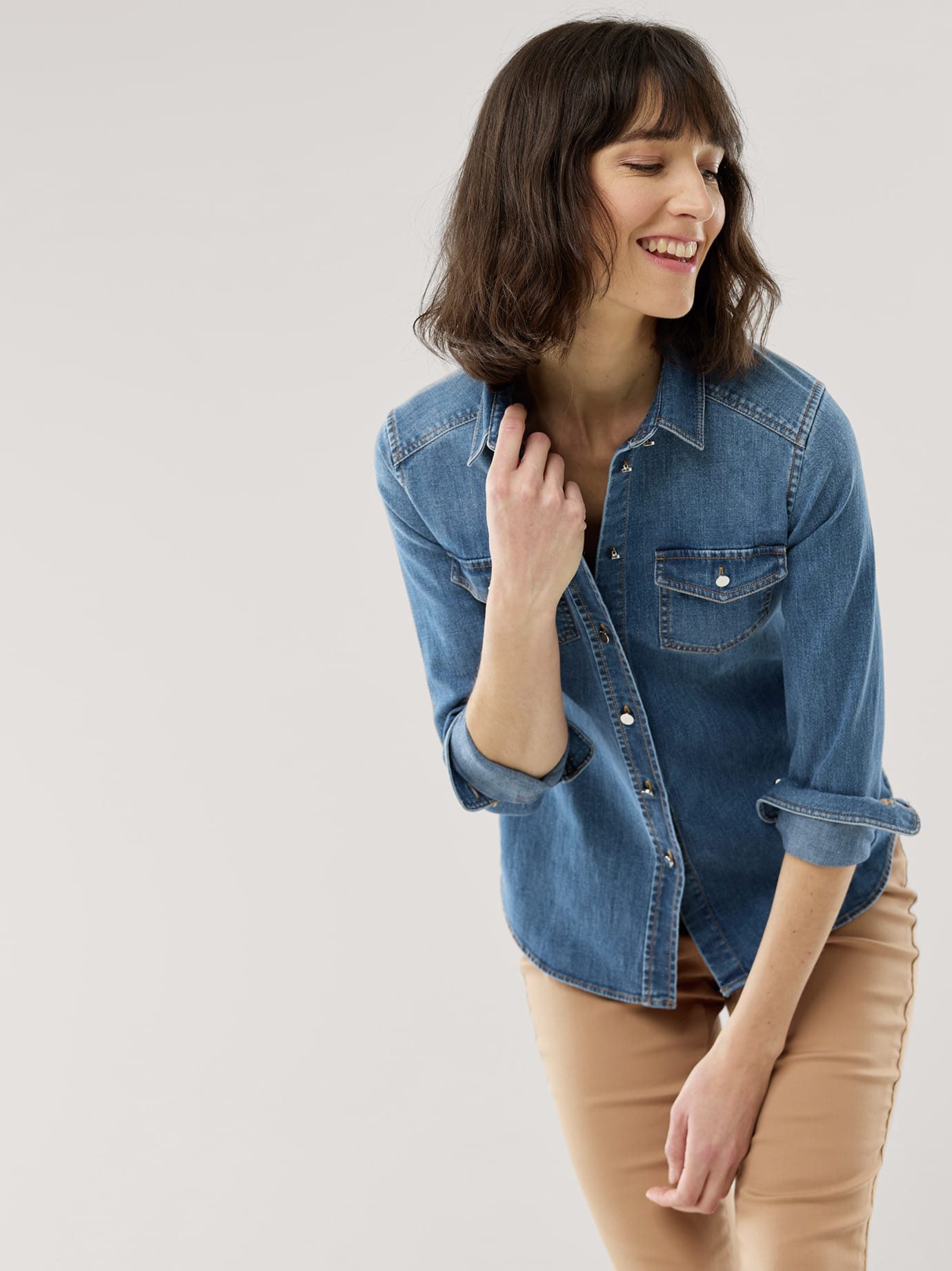 Walbusch Jeansbluse Damen Power Stretch Jeansbluse Langarm pflegeleicht Elastisch, atmungsaktiver Baumwoll-Denim, Metallknöpfe, Brusttaschen – Bild 3 von 4