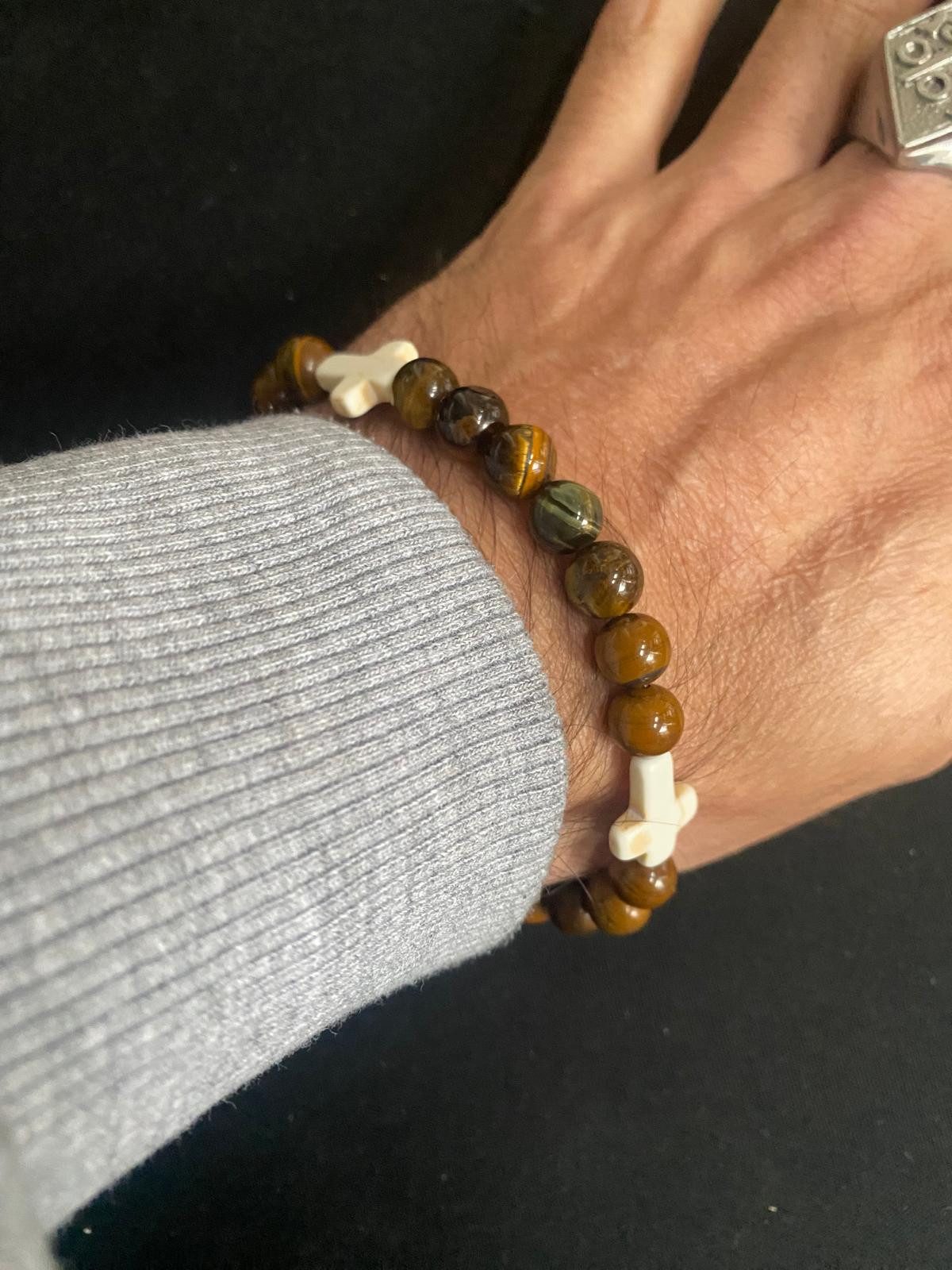 Aaron Bane Perlenarmband Tigerauge Edelstein Armband 3 Weiße Kreuze 23 Perlen (1-tlg)