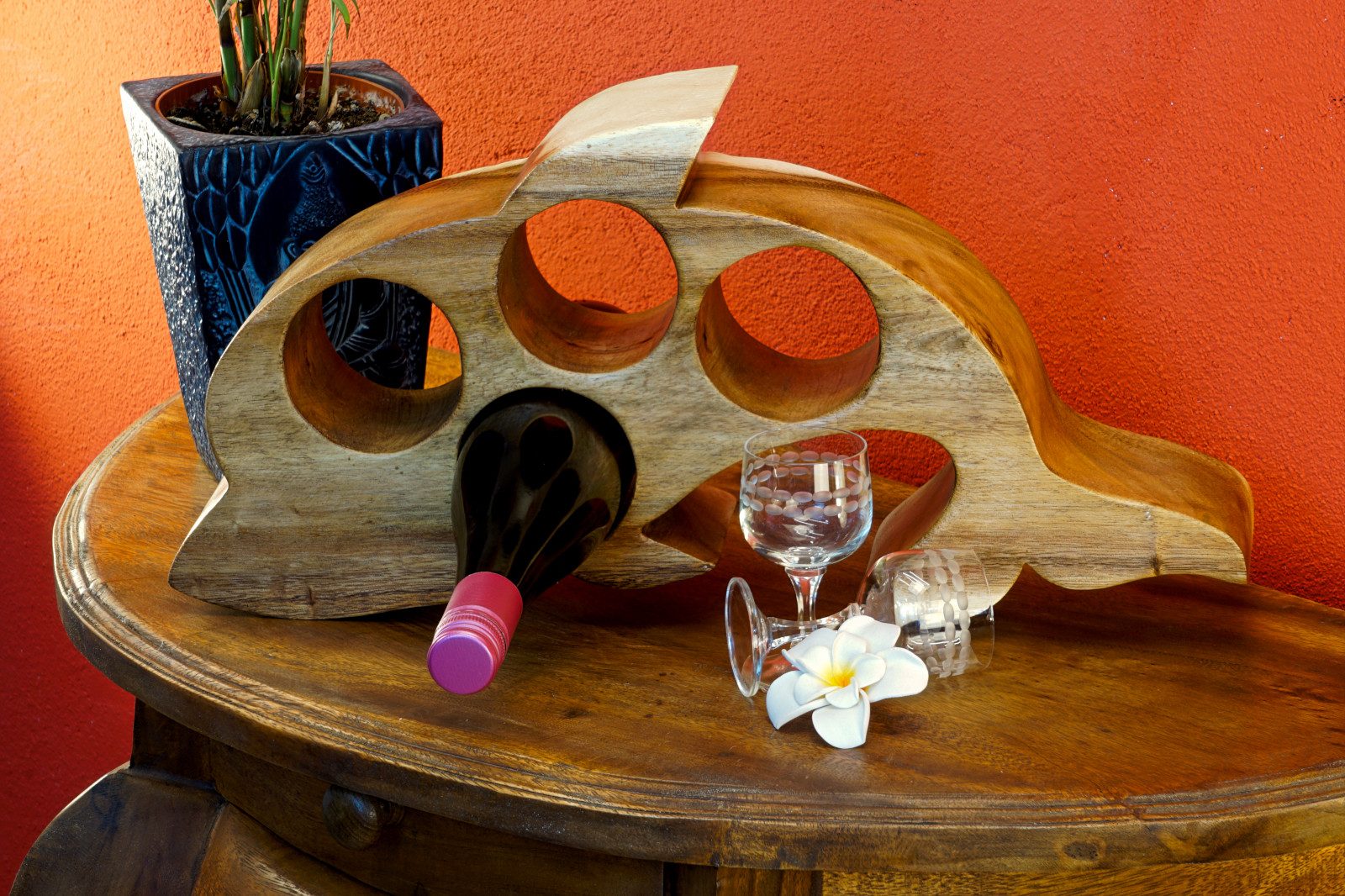 Kinaree Weinregal Holz Weinregal Delfin, handgefertigt in Thailand