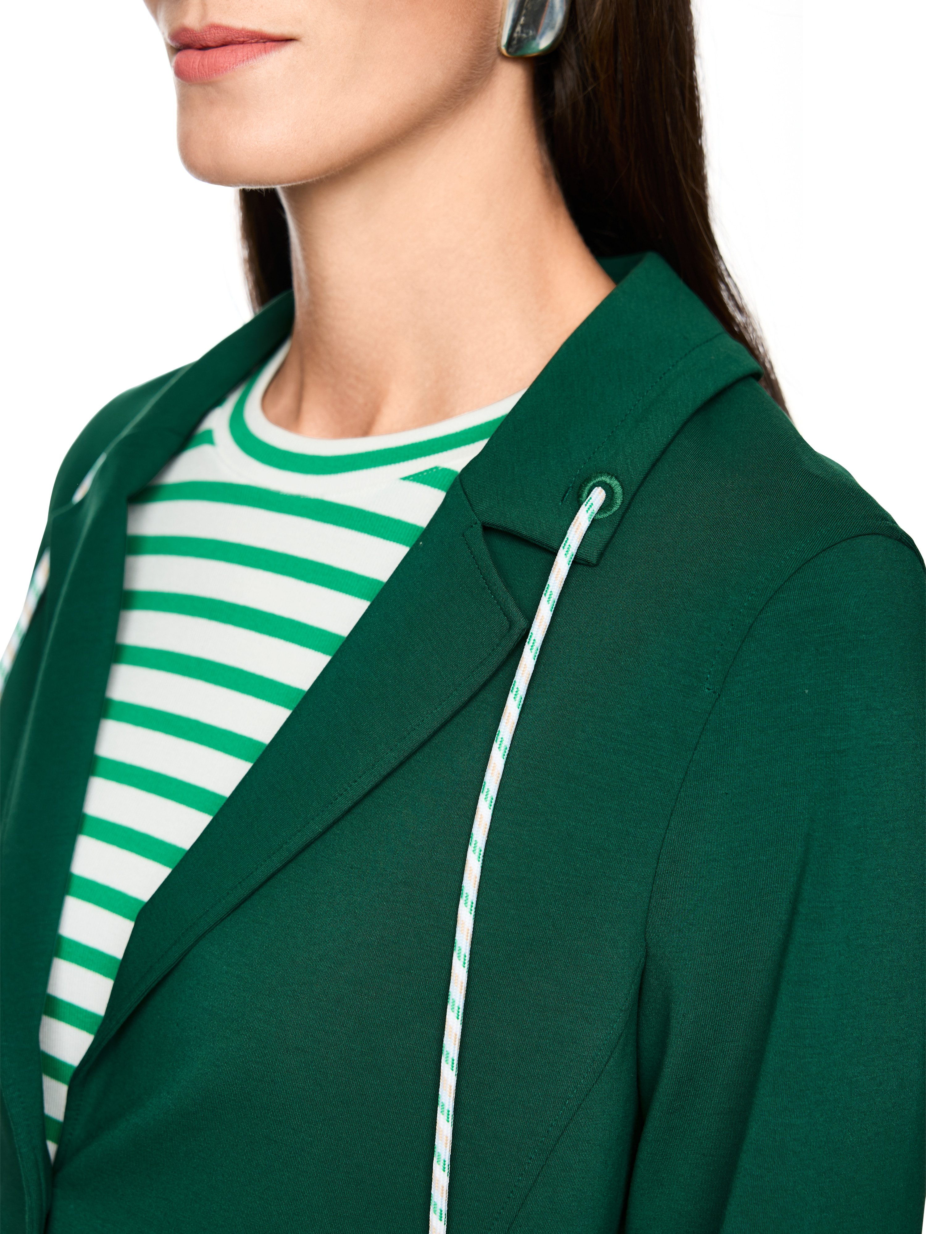 Marc Cain Kurzblazer City Vibing Premium Damenmode sportiver Blazer mit Ringeldetails