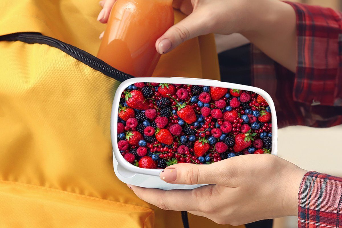 für und MuchoWow Brotbox - Brotdose, Jungs weiß Kunststoff, und Mädchen (2-tlg), Erdbeere, Lunchbox Erwachsene, für Kinder Wald Obst -