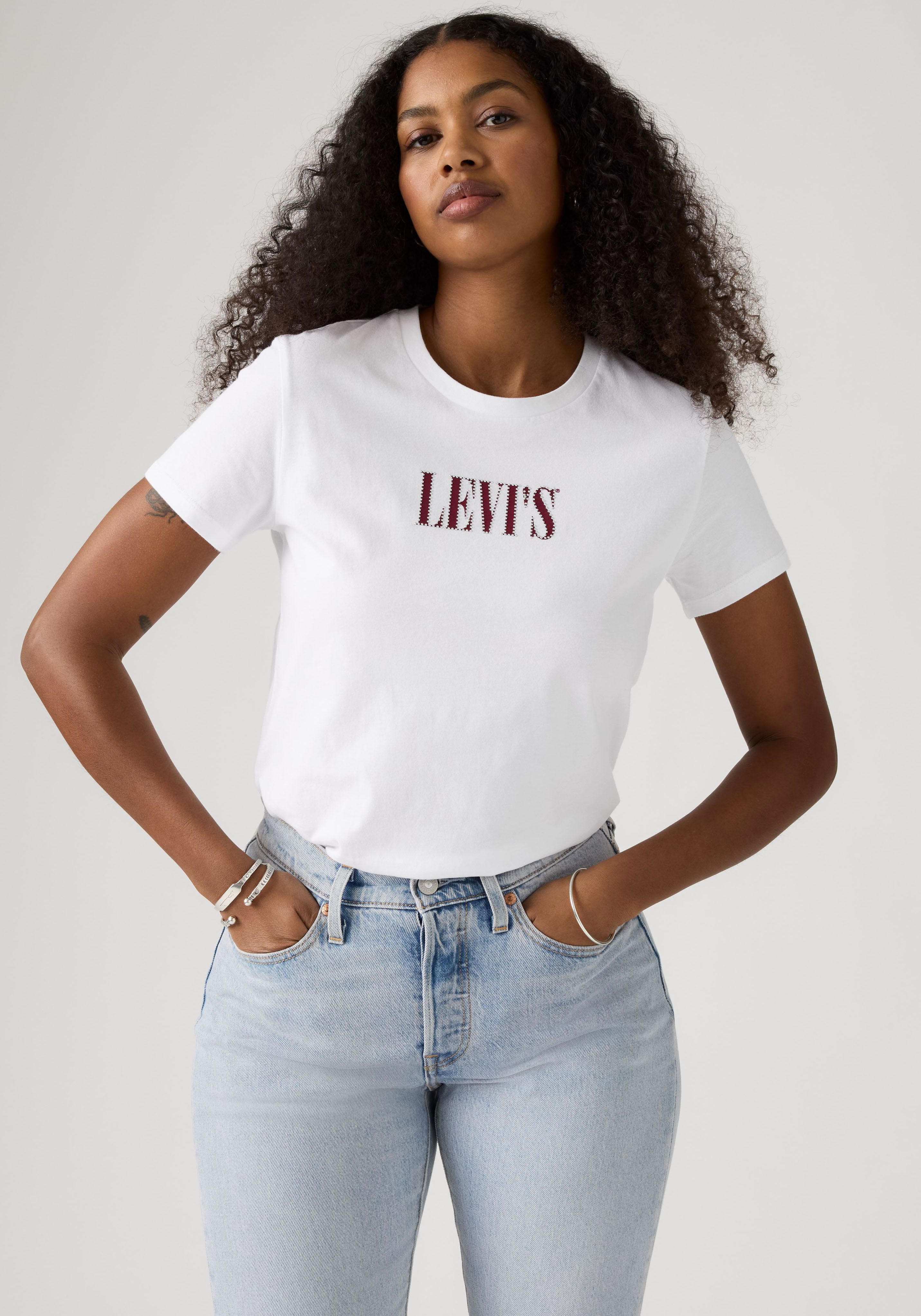 Levi's® Rundhalsshirt THE PERFECT TEE mit Logo im Metallic-Holo Print – Bild 2 von 4