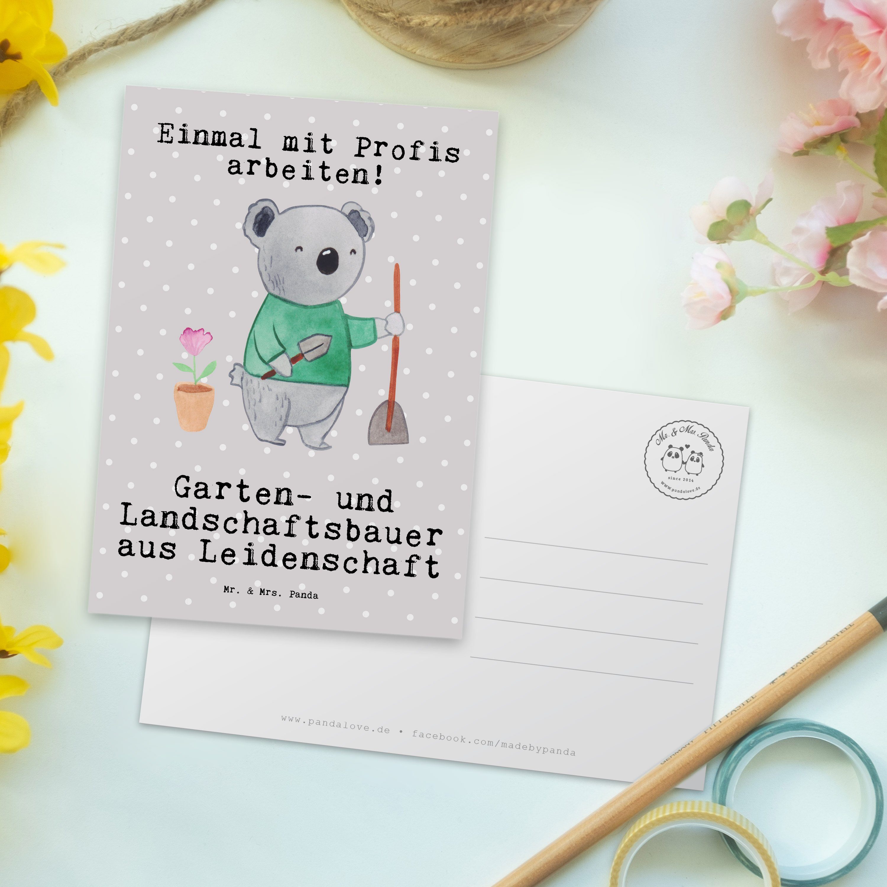 Gesche Pastell Landschaftsbauer Panda aus Mrs. Grau - & Garten- Leidenschaft Postkarte Mr. und -