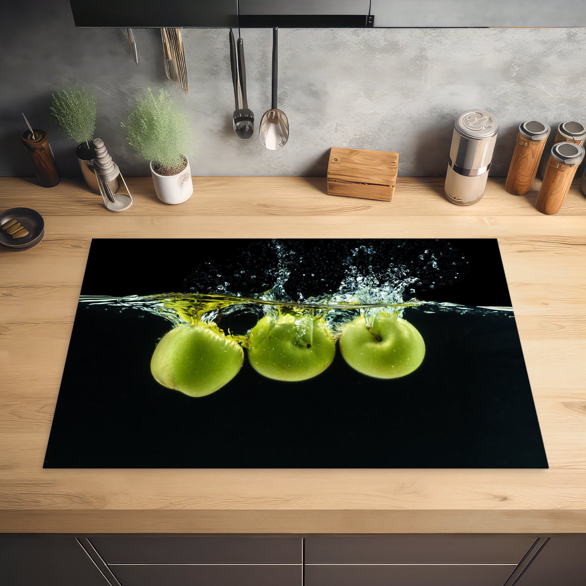 für Ceranfeldabdeckung - Induktionskochfeld die - küche, Wasser - Obst Äpfel (1 MuchoWow Vinyl, cm, 81x52 Herdblende-/Abdeckplatte Schutz Schwarz Grün, tlg), -